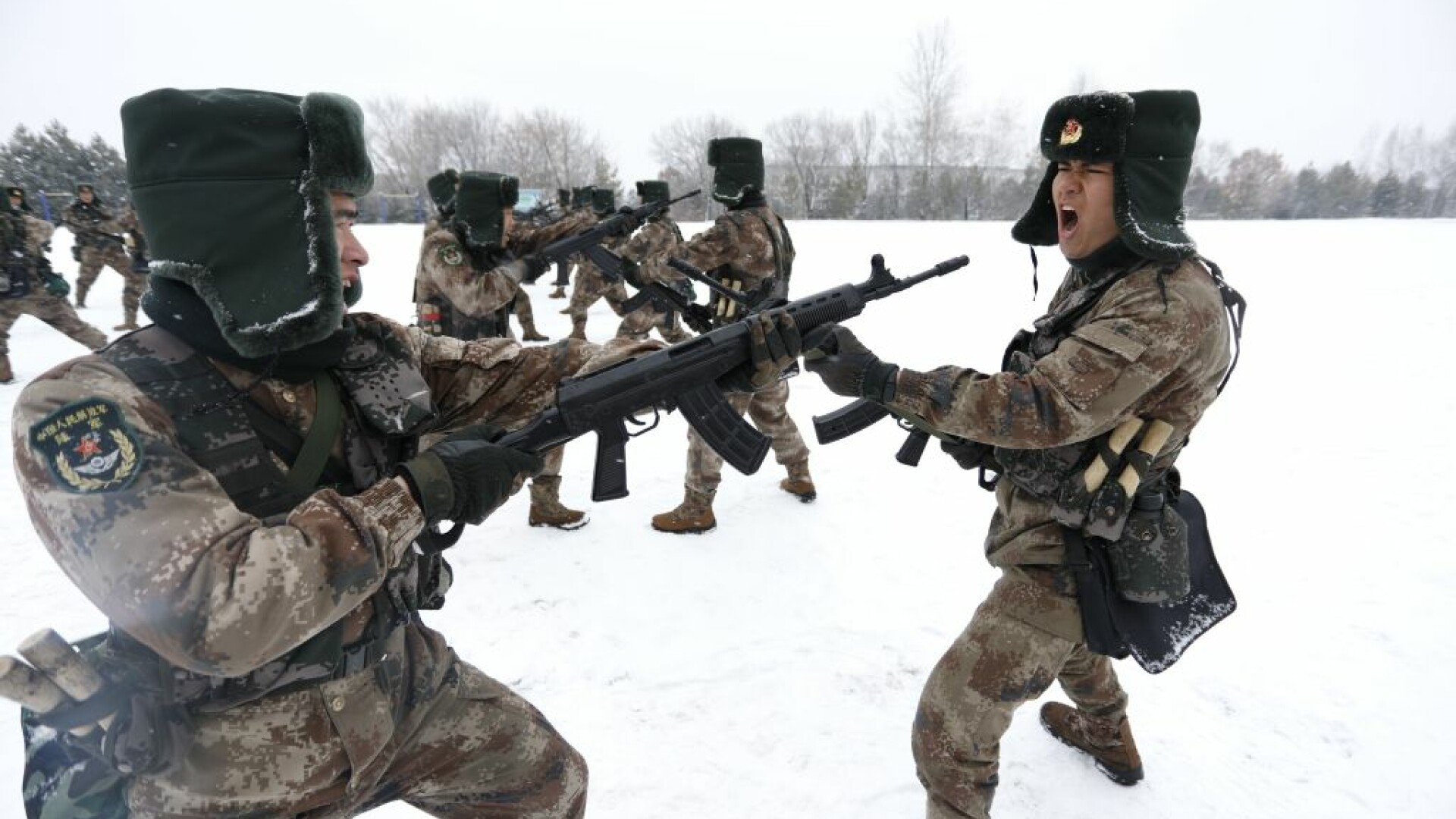Militari chinezi la un exercitiu