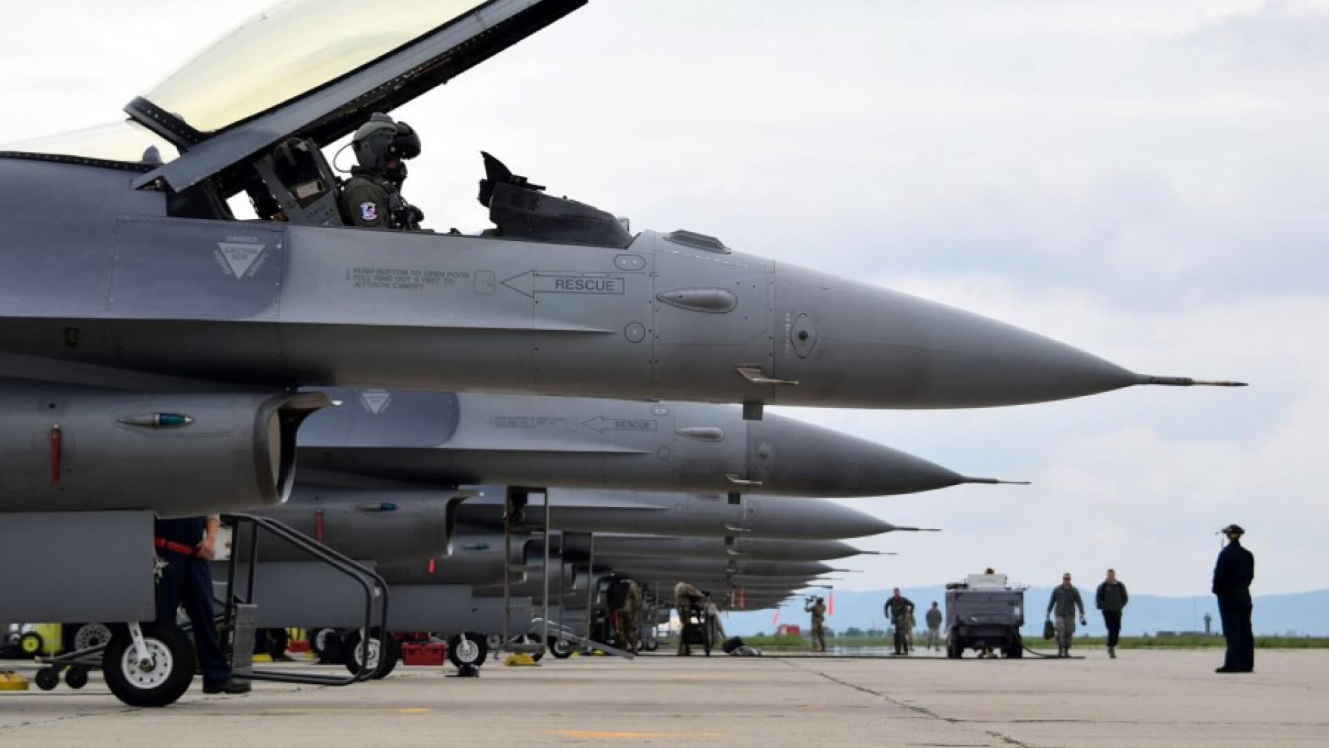 SUA au trimis 10 avioane de luptă în România