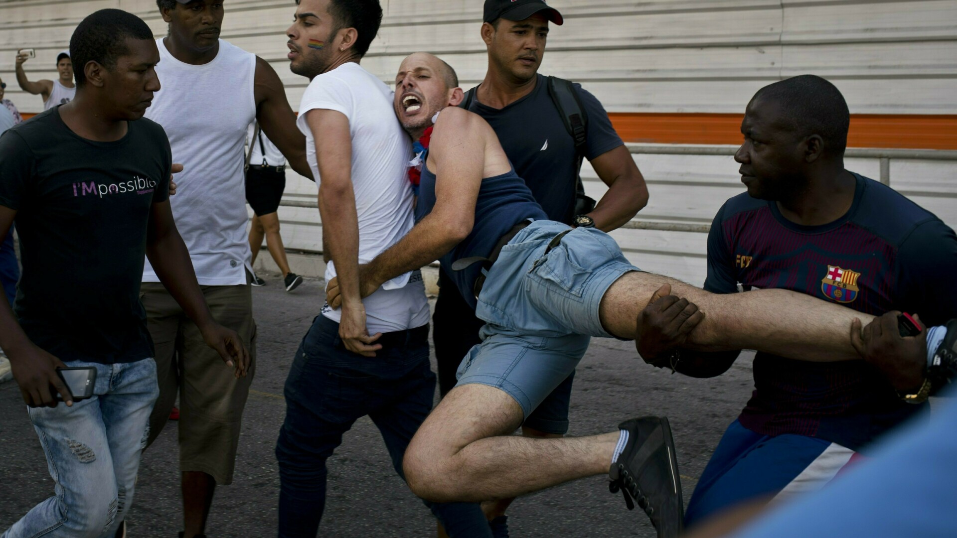 Poliţia întrerupe un marş LGBT în Cuba