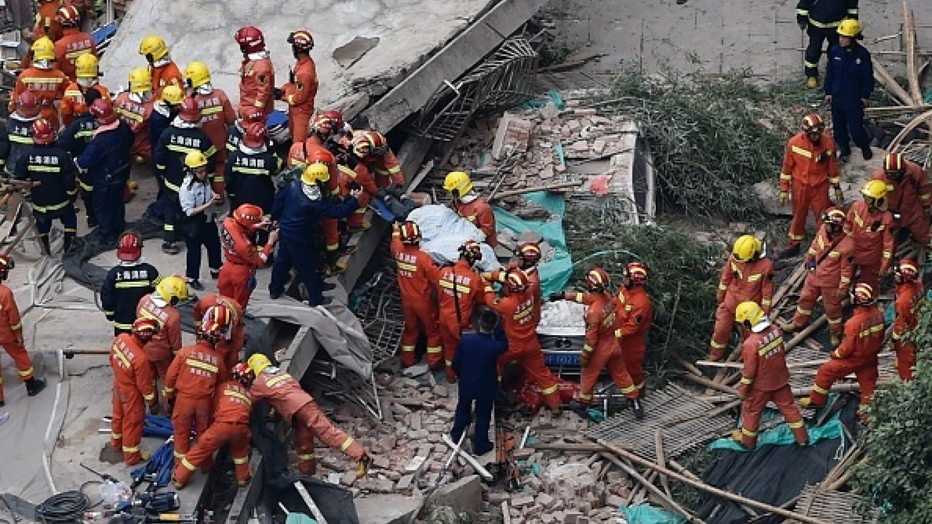 Clădire prăbușită în Shanghai - 10