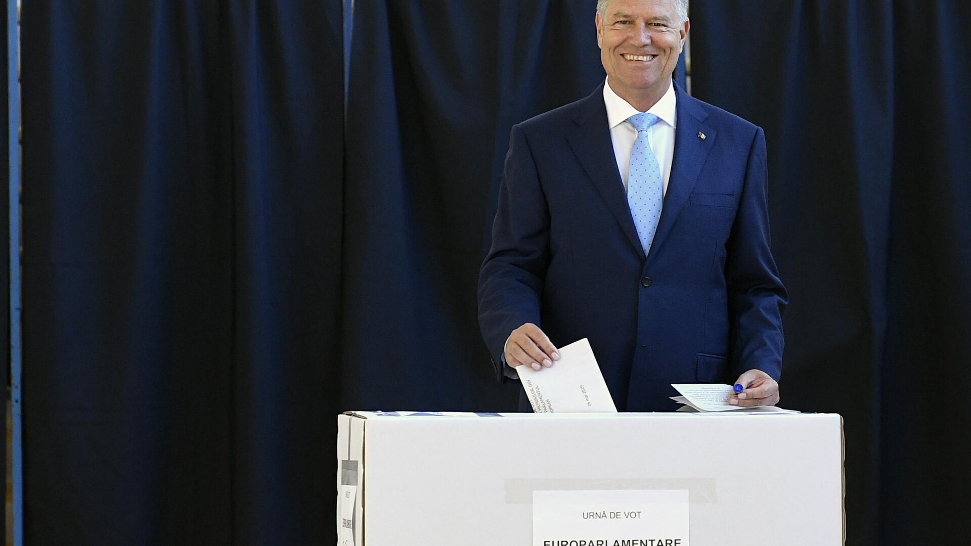 Klaus Iohannis in sectia de votare