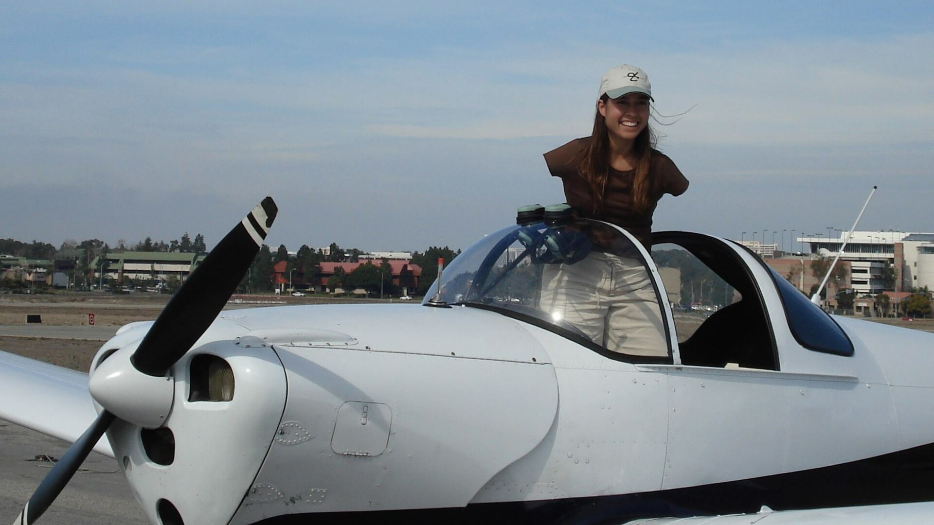 Povestea unei femei care a devenit pilot, deși s-a născut fără mâini - 6