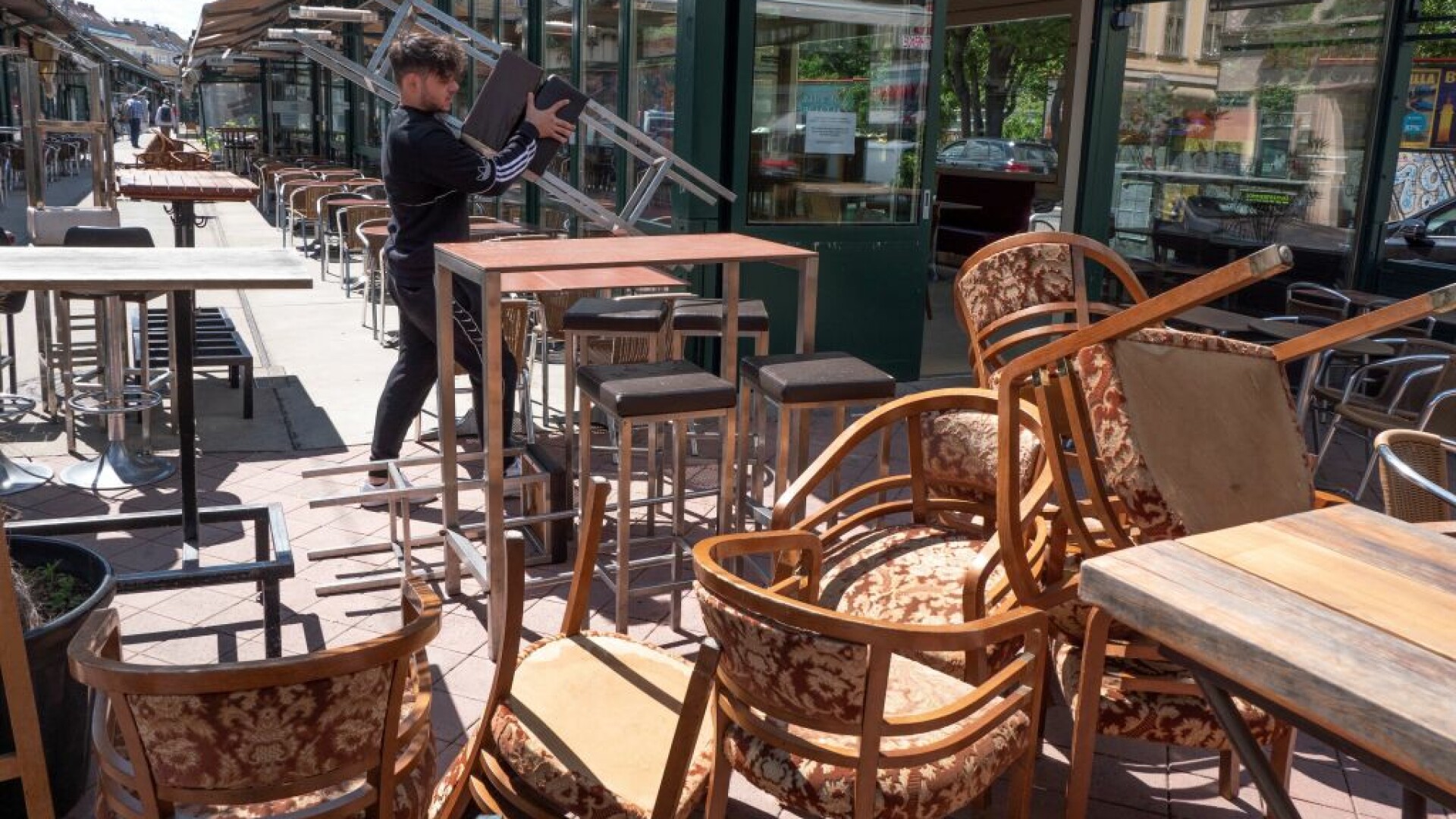 Orașul în care locuitorii vor primi 50 de euro pentru a-i cheltui în restaurante, după relaxarea restricțiilor