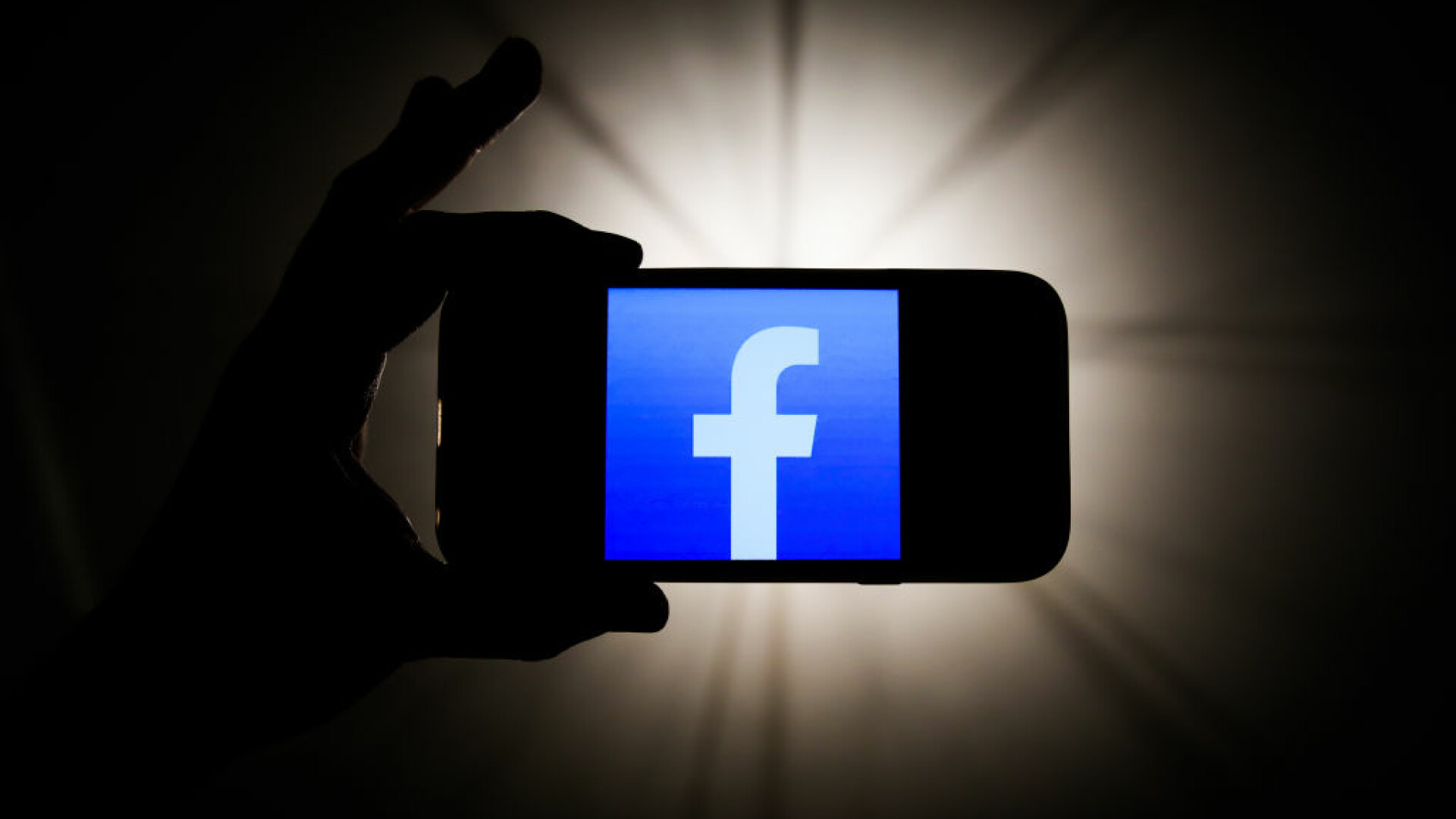Facebook permite companiilor să deschidă magazine online pe pagina lor