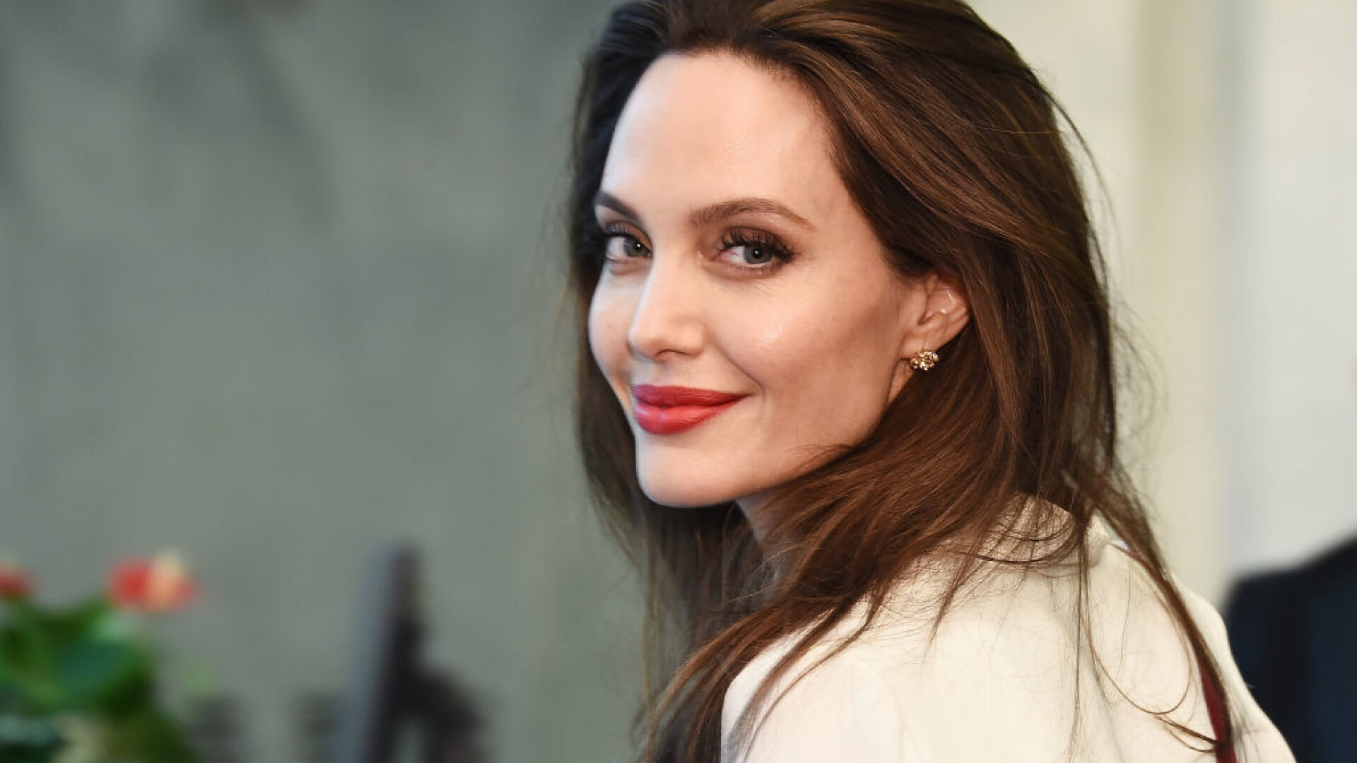 Angelina Jolie alături de primul soț, Jonny Lee Miller