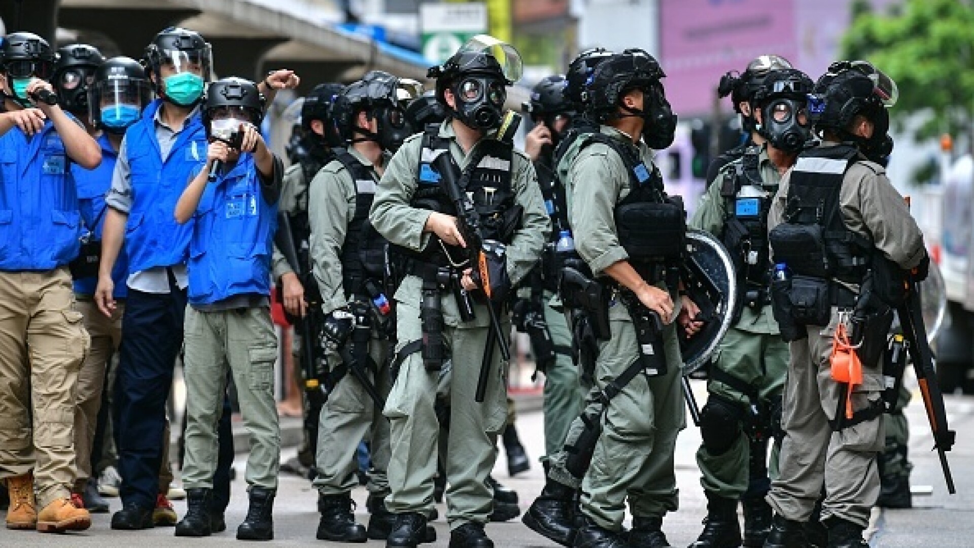 Proteste în Hong Kong din cauza legii securităţii naţionale. Poliţia a intervenit cu gaze lacrimogene. GALERIE FOTO - 10