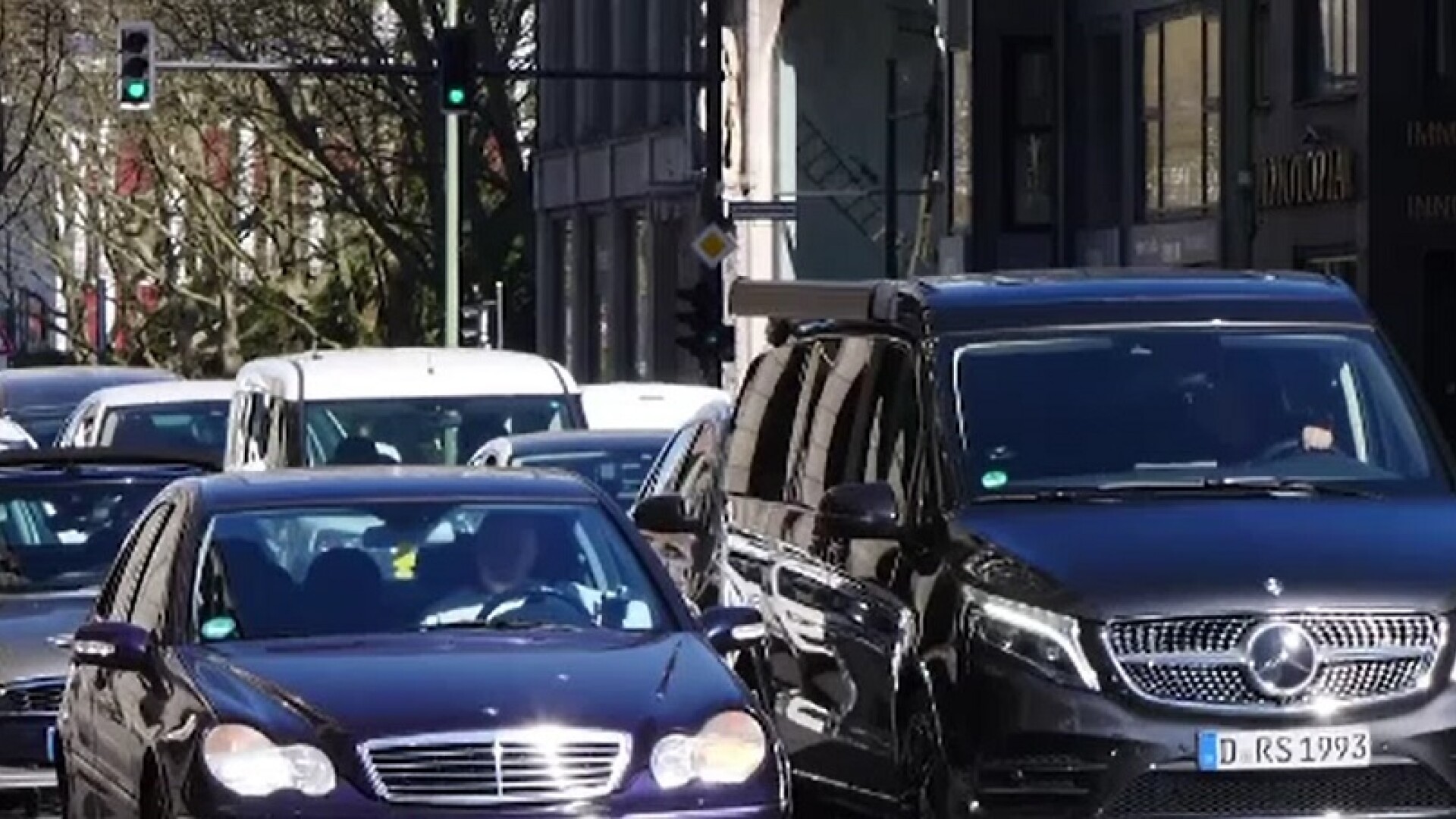 Activiștii de mediu germani le-au pus gând rău șoferilor. Fără mașini în centrul Berlinului