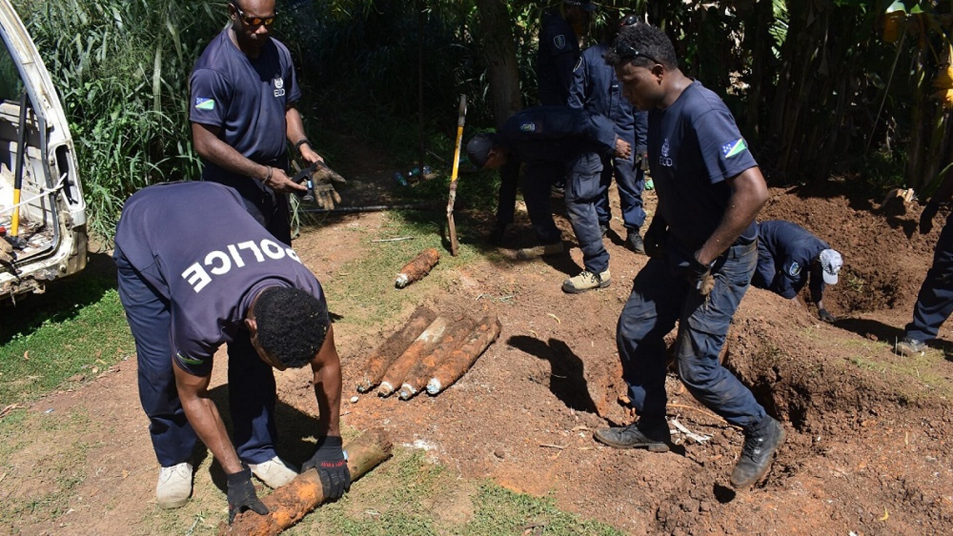 Peste 100 de bombe neexplodate au fost descoperite în curtea unei case din Insulele Solomon