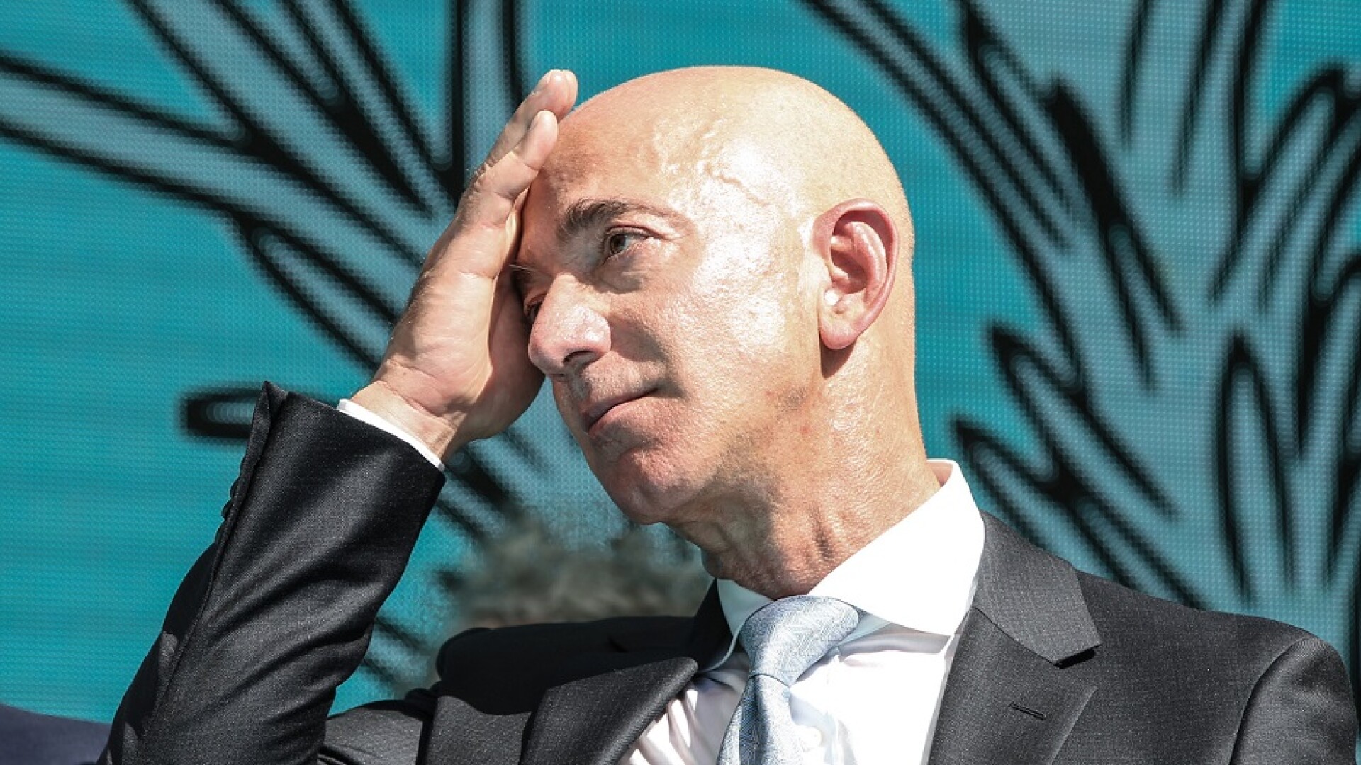 Jeff Bezos nu mai este cel mai bogat om din lume. Cine l-a depășit