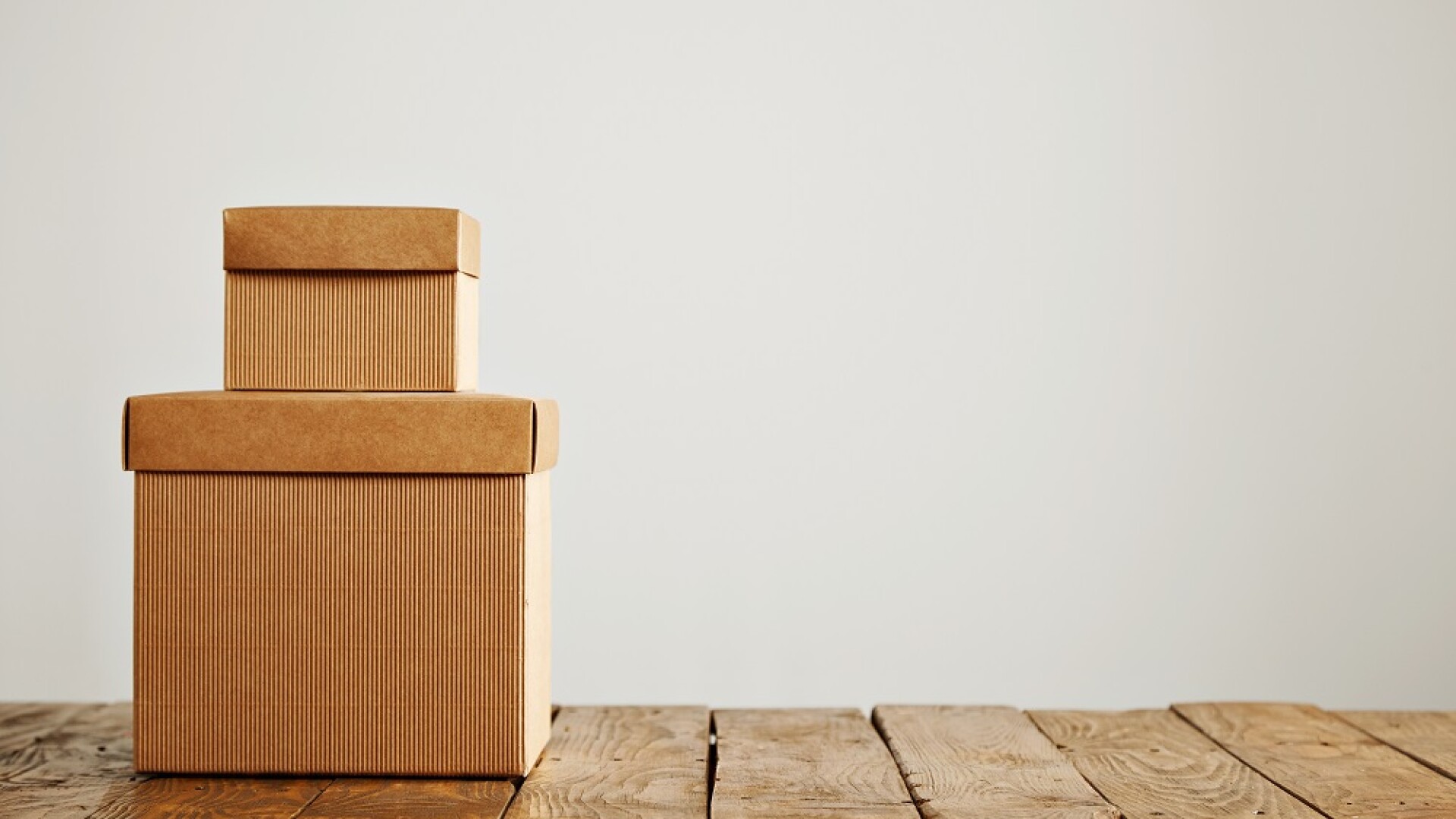(P) Ai nevoie de cutii de carton în mod urgent pentru afacerea ta? Plasează o comanda la ROGRI și îți vor fi livrate imediat