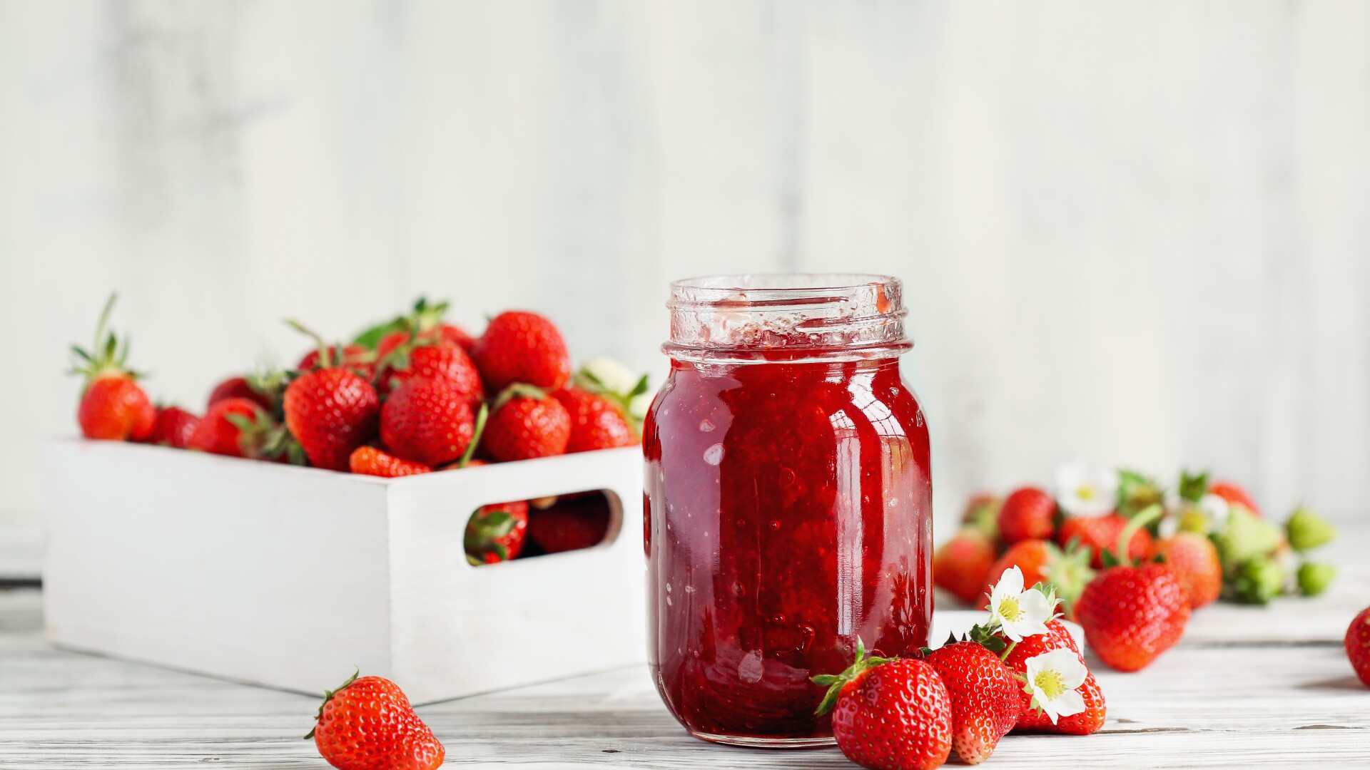 Dulceață de căpșuni fără zahăr rafinat – rețete cu miere, agave și stevia