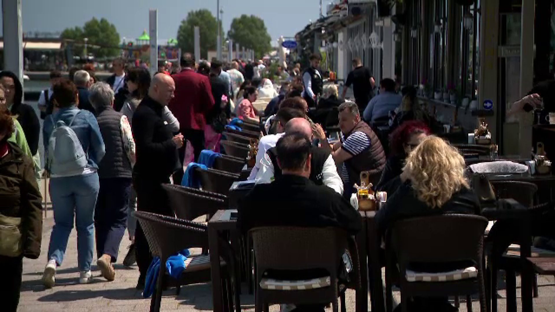 Turiștii de pe litoral au luat cu asalt restaurantele în a doua zi de Paște. Ce specialități au preferat