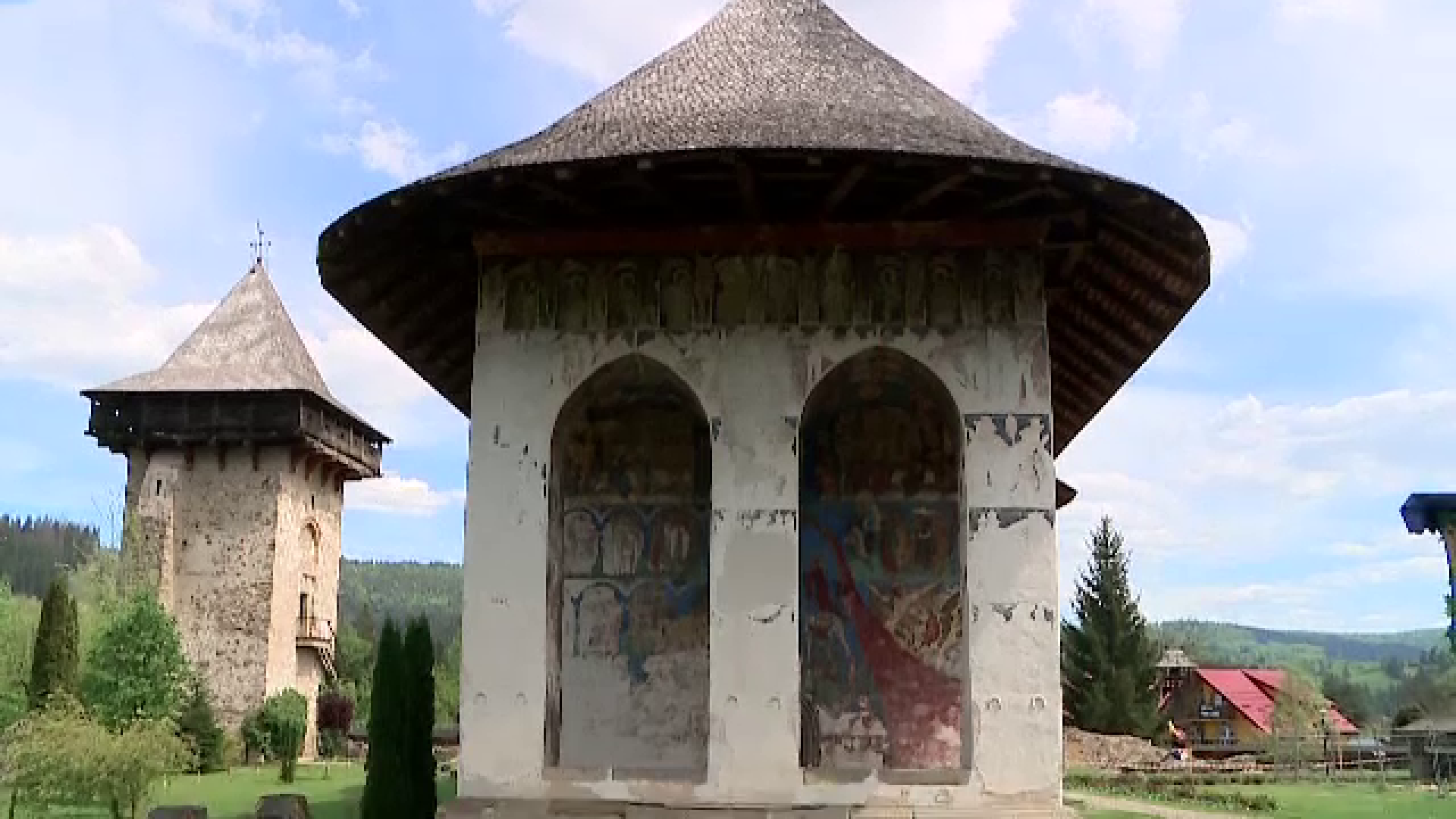 Cum și-au petrecut turiștii a doua zi de Paște în Bucovina. Mănăstirea Voroneț a fost printre cele mai vizitate locuri