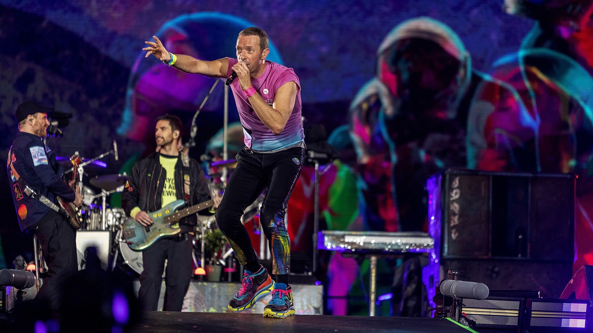 Concertele Coldplay de la București vor fi sustenabile. Publicul va produce energie dansând pe o podea cinetică