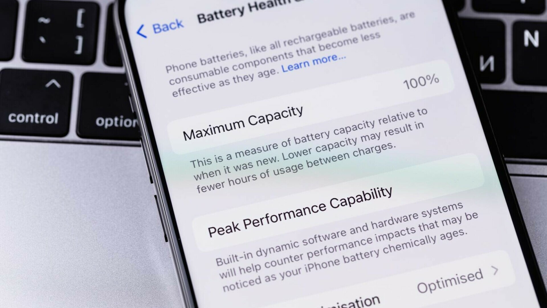 Cum să menții sănătatea bateriei la iPhone optimă. Zece sfaturi care prelungesc viața telefonului