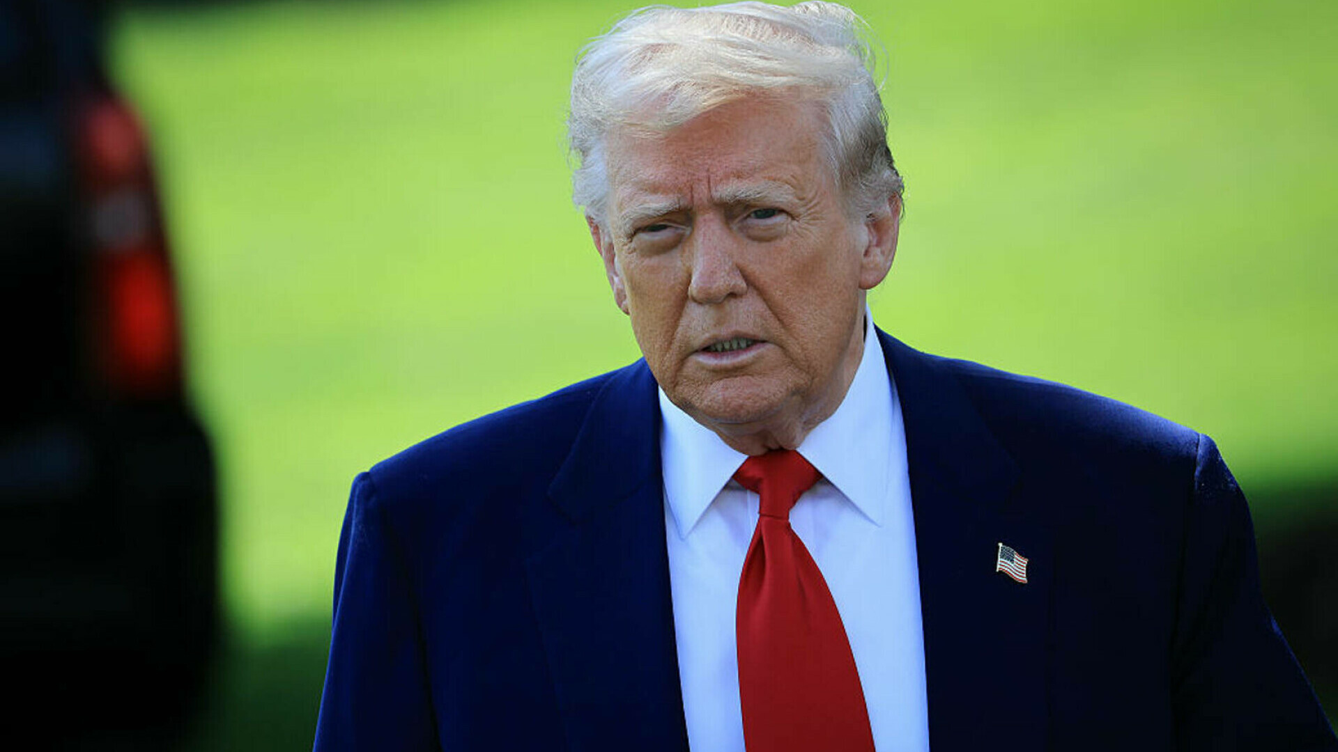 Trump recunoaște efectele produse de războiul său comercial: „Copiii americani ar putea primi două păpuşi în loc de 30