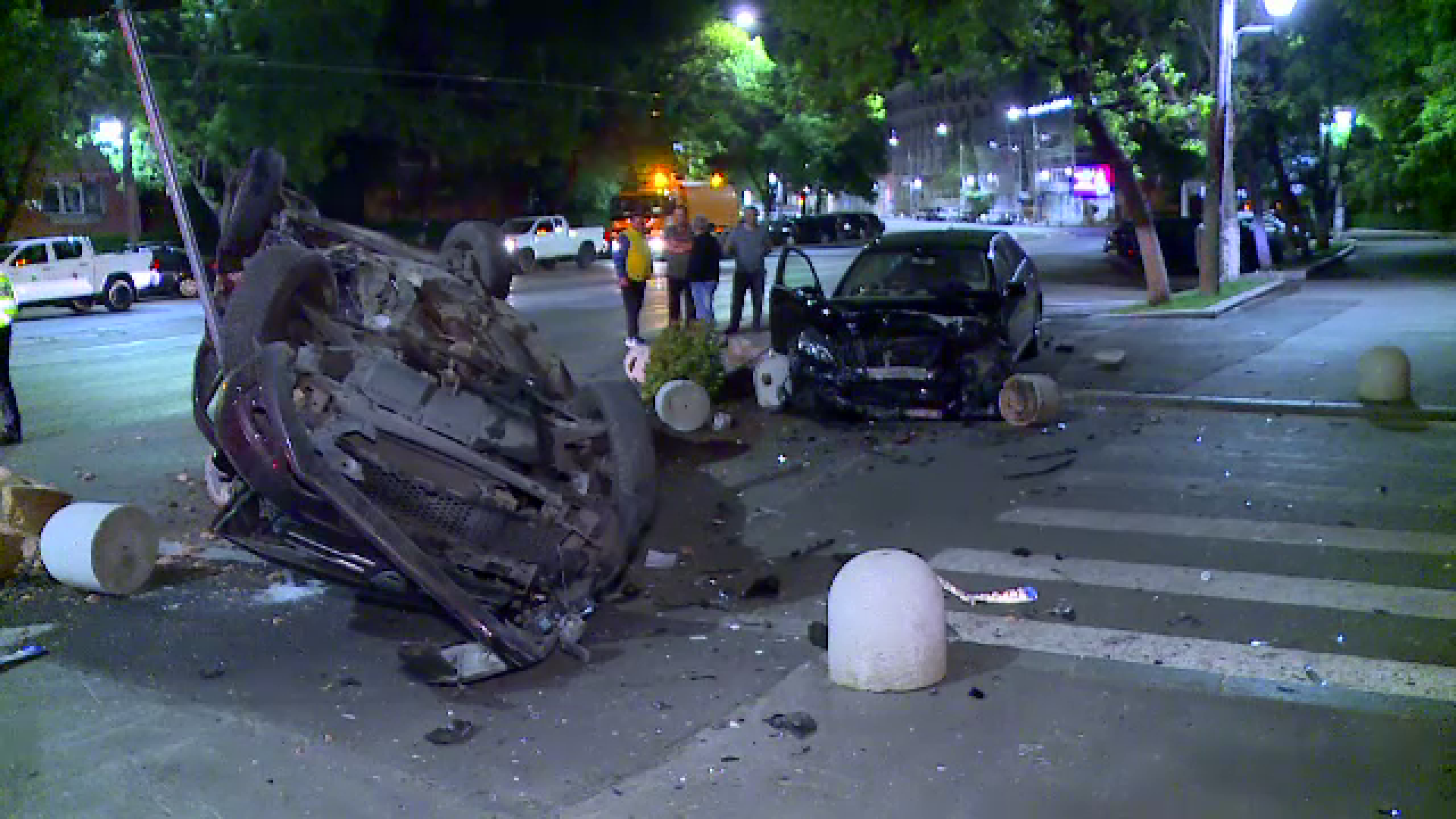 Accident spectaculos în Capitală. Un bărbat s-a răsturnat cu mașina pe care a furat în timp ce era urmărit de poliție