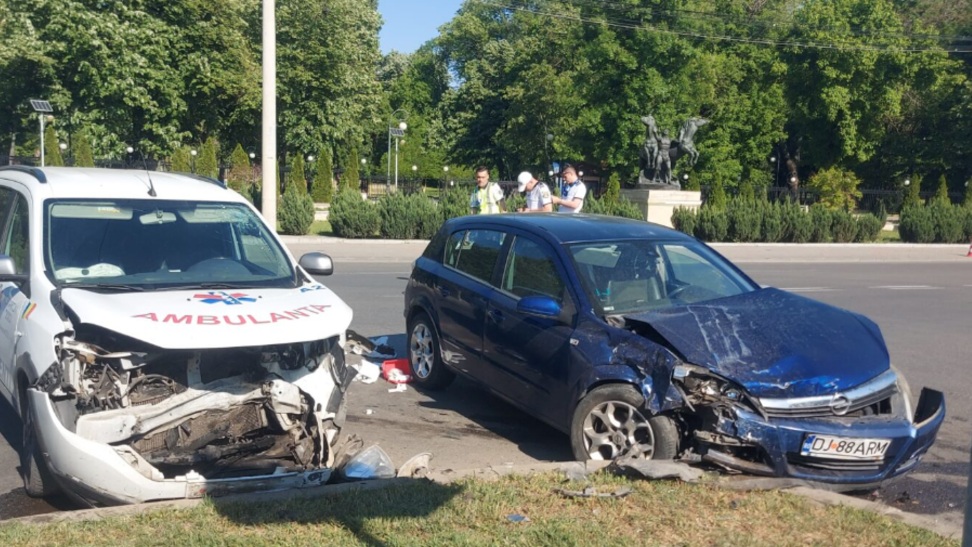 Accident grav în Craiova, cu opt răniți. Cine a trecut pe roșu