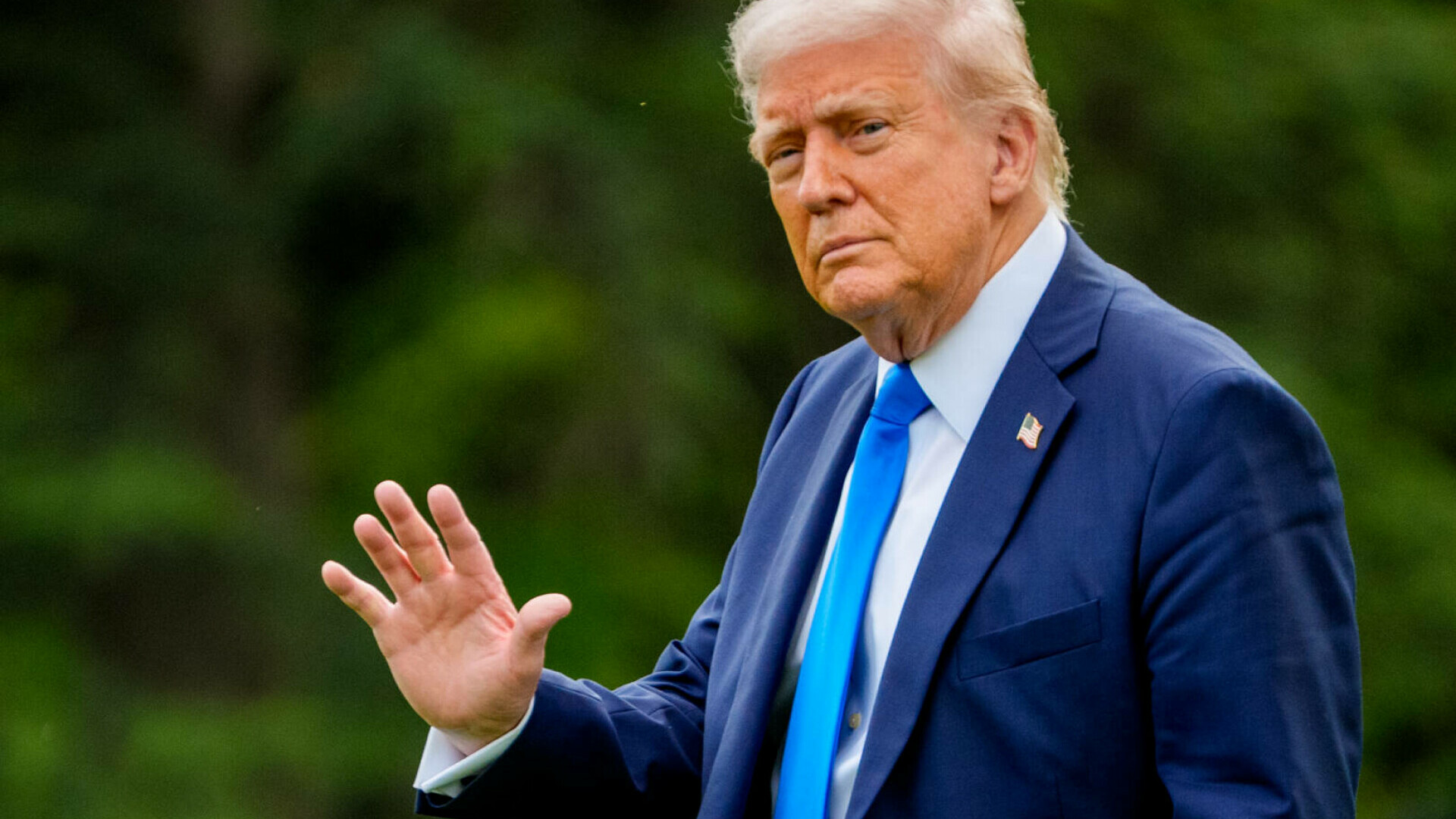 După luni de speculații, Donald Trump respinge ideea unui al treilea mandat la Casa Albă: „Nu ştiu dacă este constituţional”