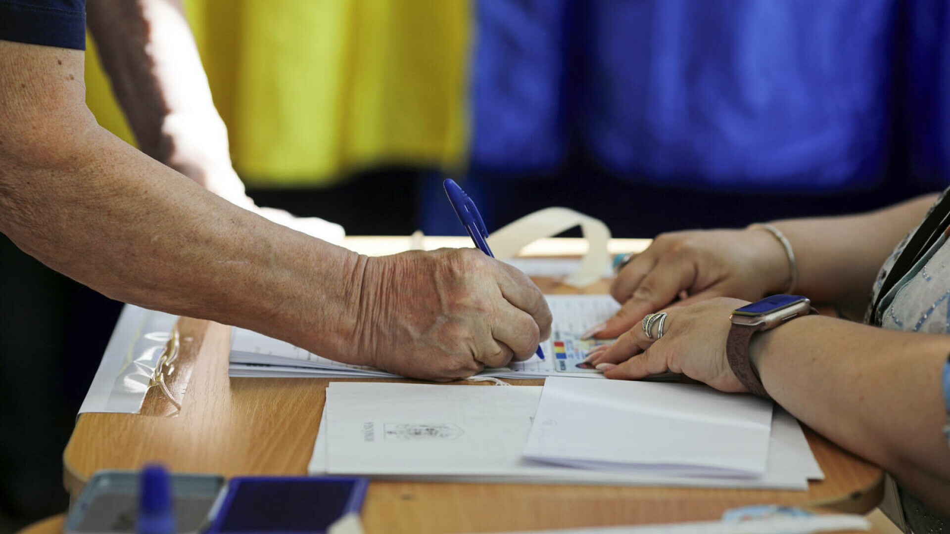 Expert Forum: Cele mai multe sesizări privind neregulile la vot vizează continuarea campaniei electorale