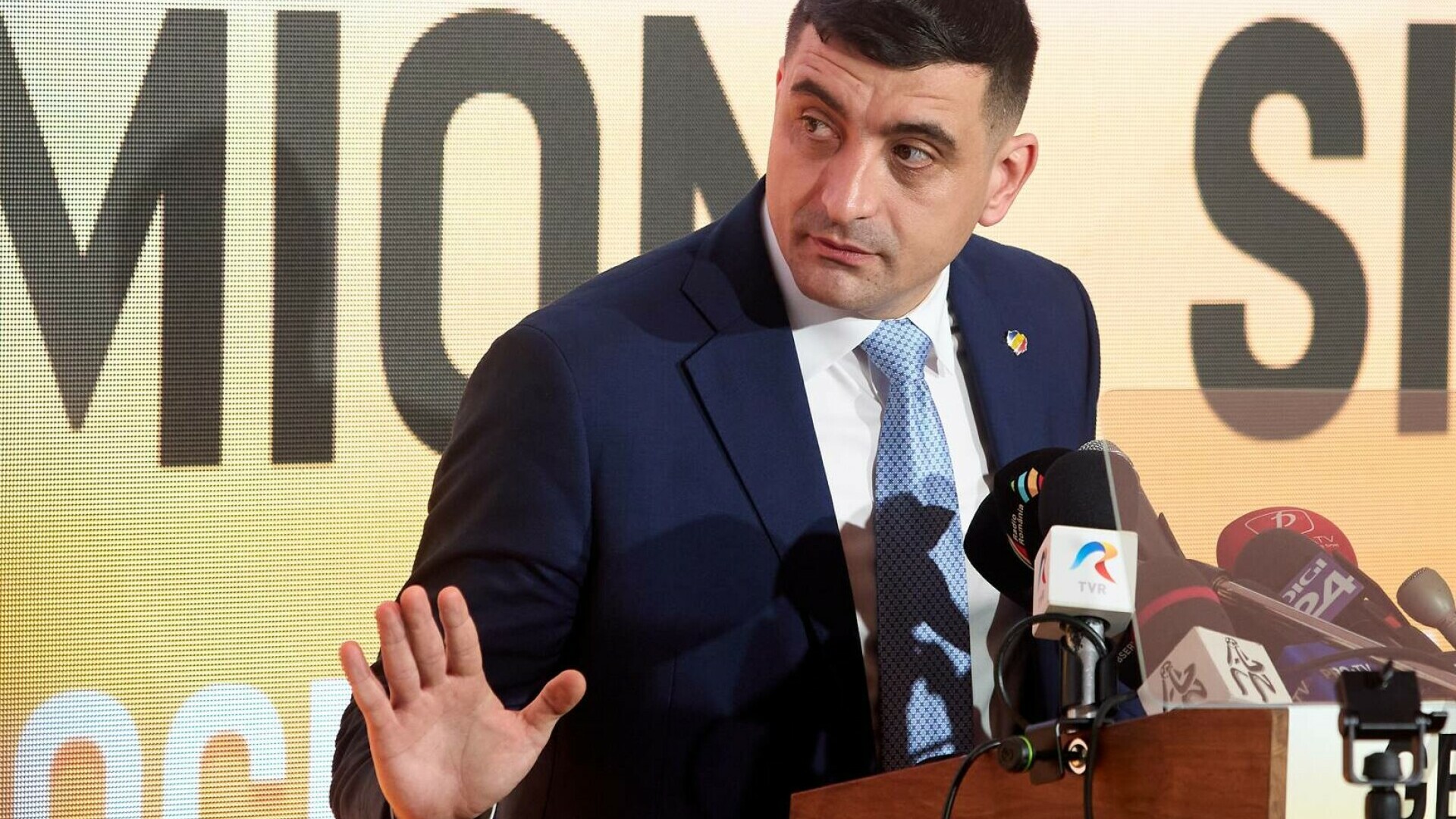 Prima reacție a lui George Simion după ce a câștigat primul tur al alegerilor. Mesajul de 3 cuvinte al liderului AUR