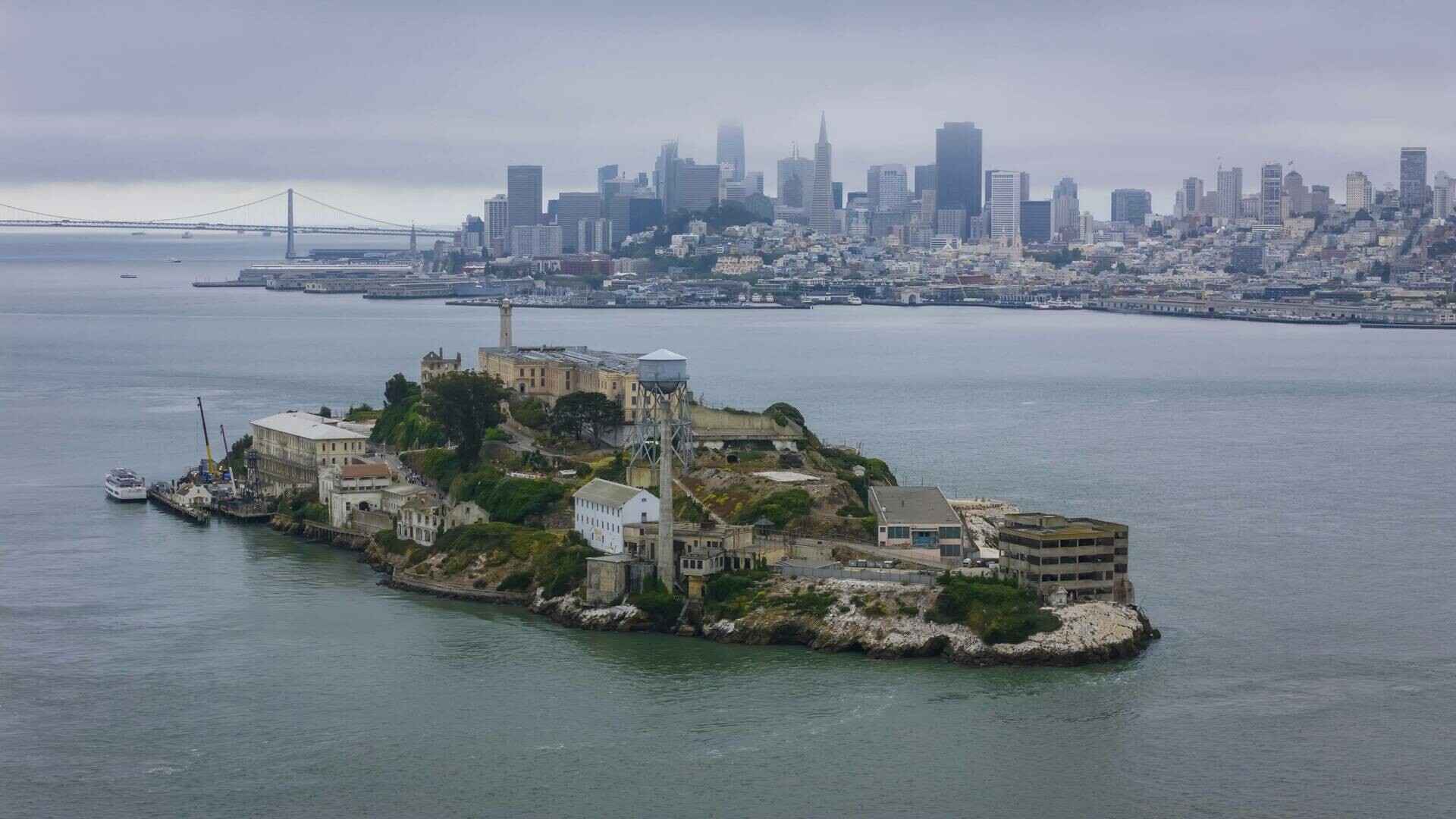 Închisoarea de unde e imposibil să evadezi. Trump a cerut oficial redeschiderea închisorii Alcatraz. Legendele insulei