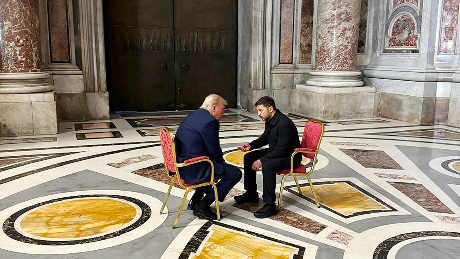 Rezultatele întâlnirii dintre Donald Trump și Volodimir Zelenski de la Vatican. Ucraina primește noi sisteme Patriot