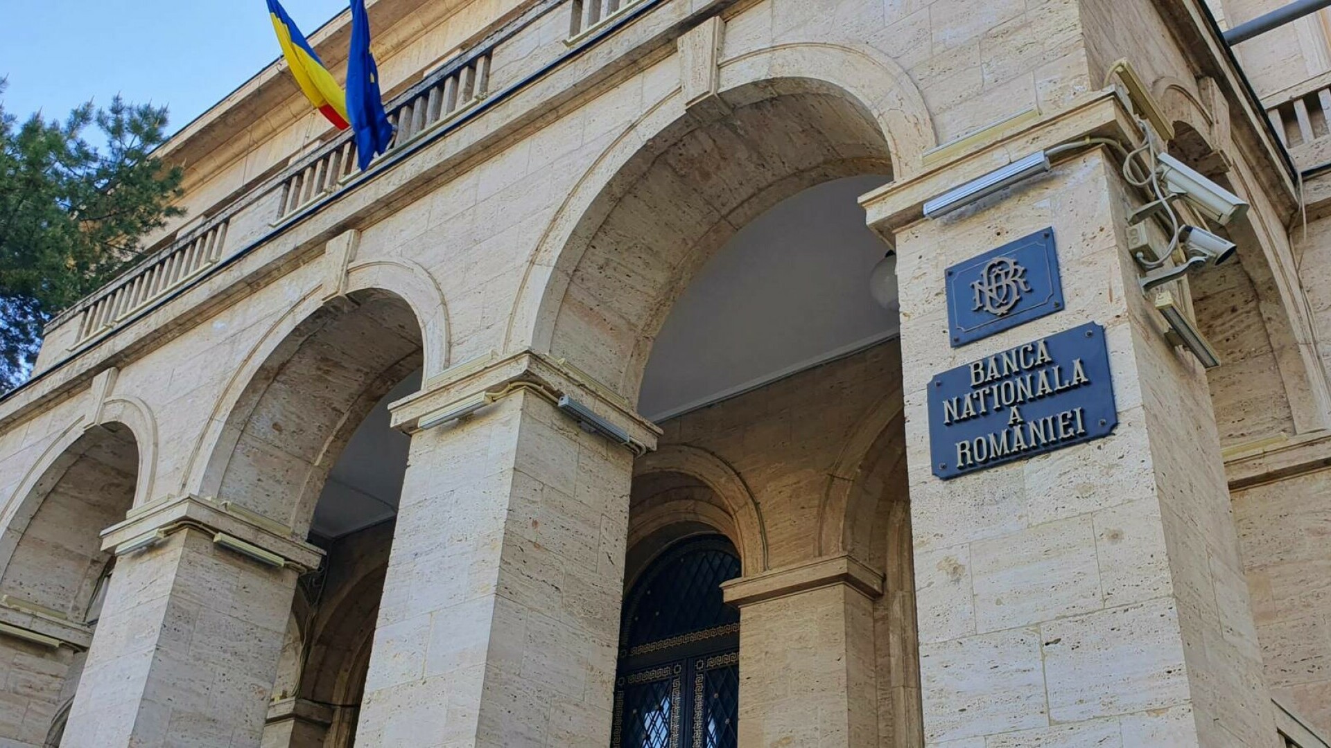 BNR: „E o presiune pe piaţa valutară în ultimele zile. Dobânzile au crescut”