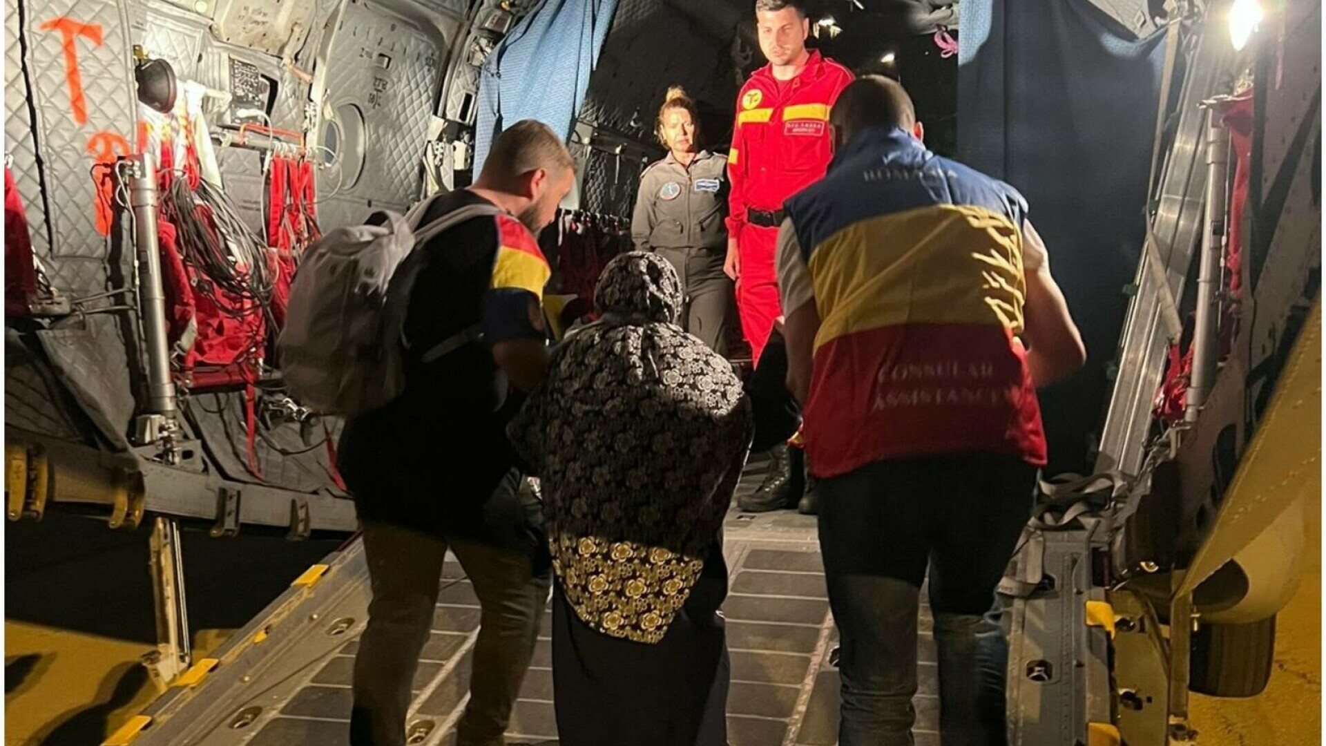 MAE: Nouă cetăţeni români şi membri ai familiei, evacuaţi din Fâşia Gaza