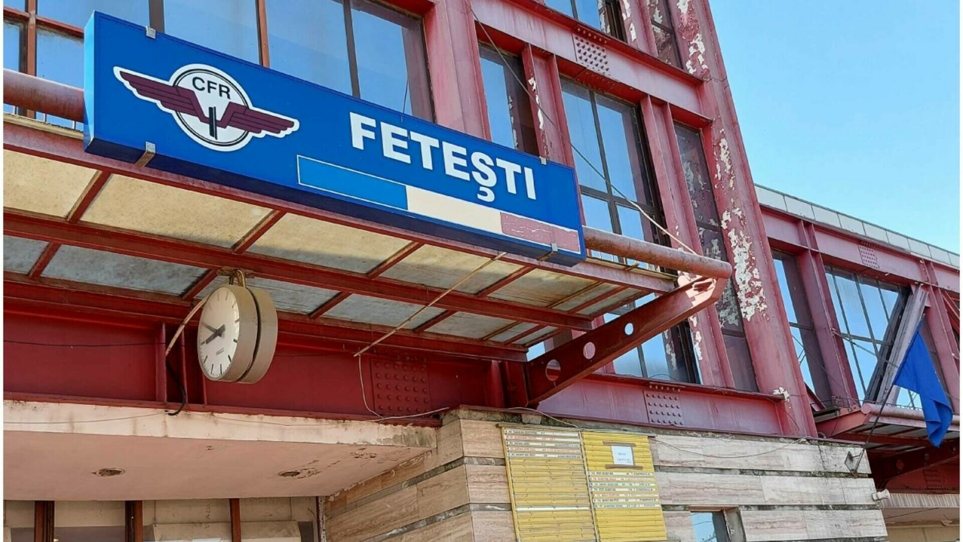 Circulația trenurilor este oprită între București și Constanța. Un pantograf s-a rupt la Fetești