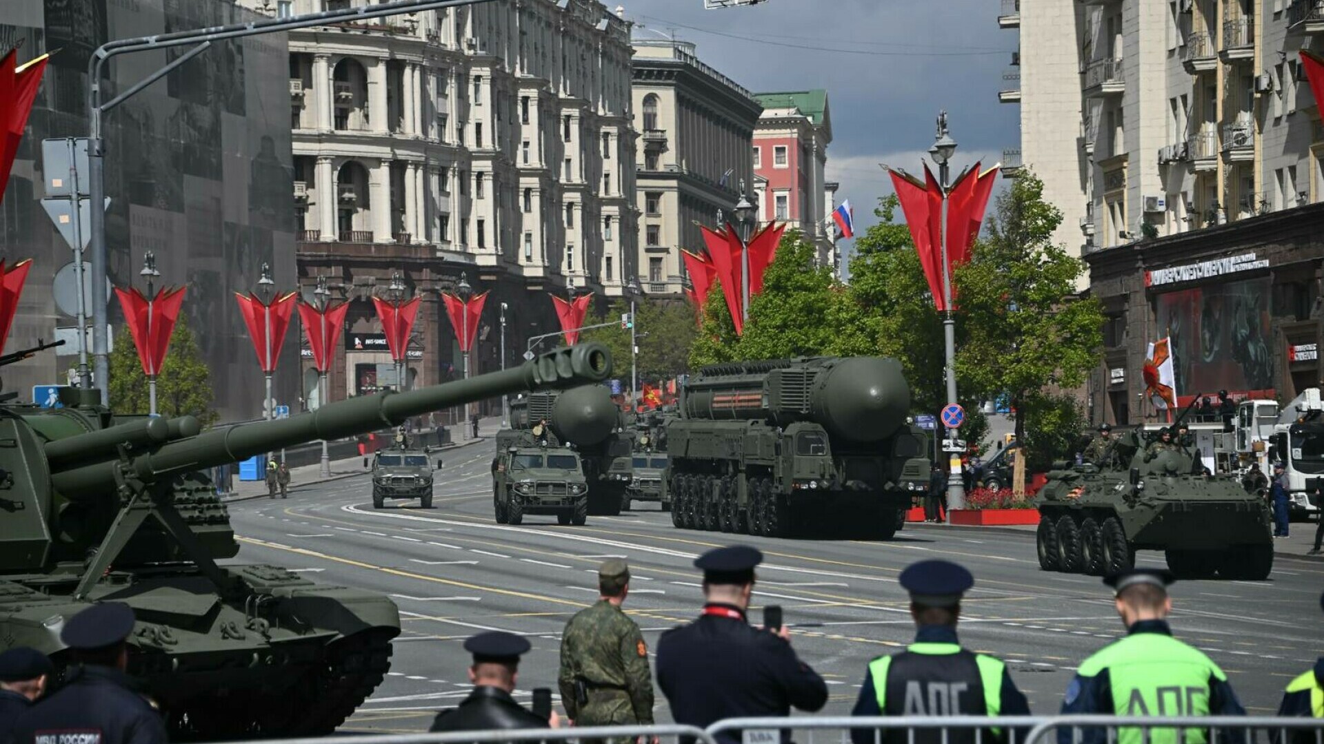 Mașinării ucigașe vor defila în Piața Roșie de Ziua Victoriei. Tancuri, drone și rachete care fac ravagii în Ucraina | FOTO