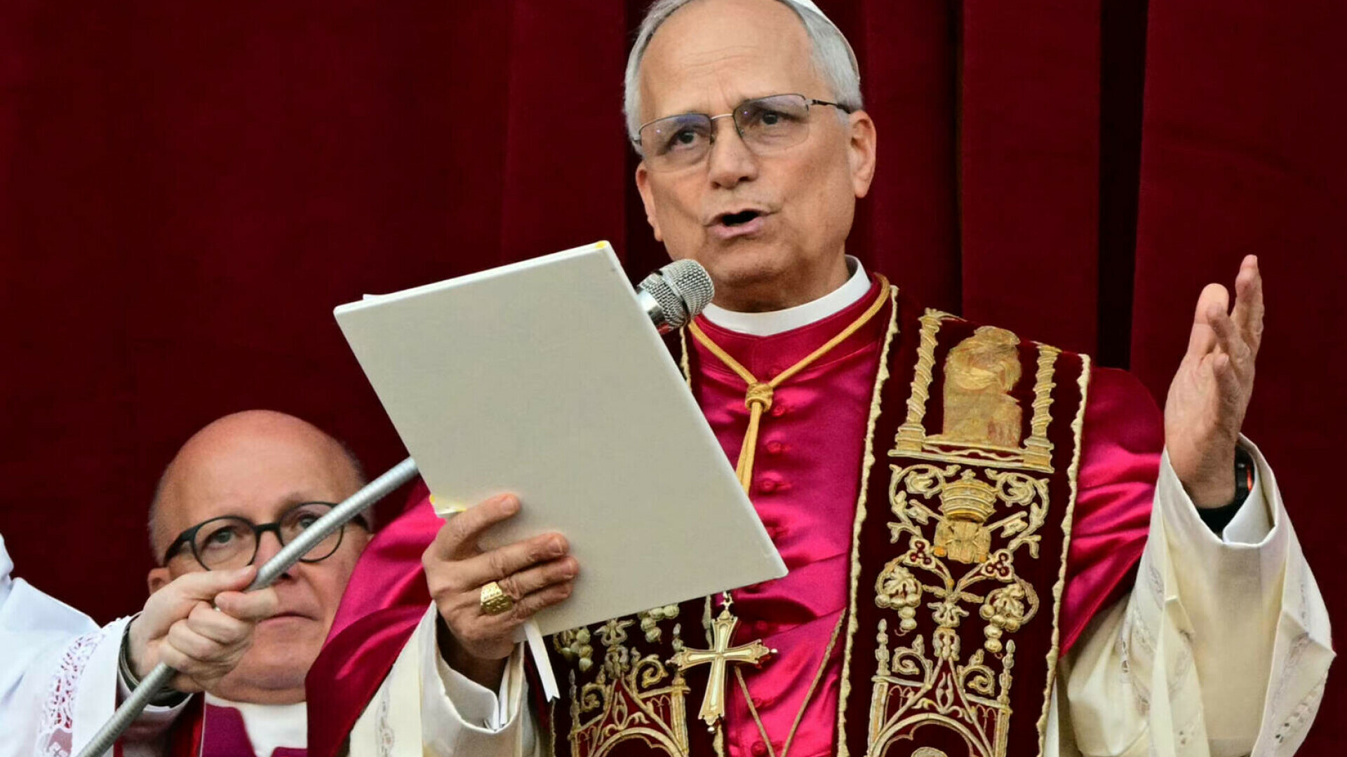 Primele cuvinte rostite de Papa Leon al XIV-lea, în fața mulțimii de la Vatican. „Pacea fie cu voi toţi”