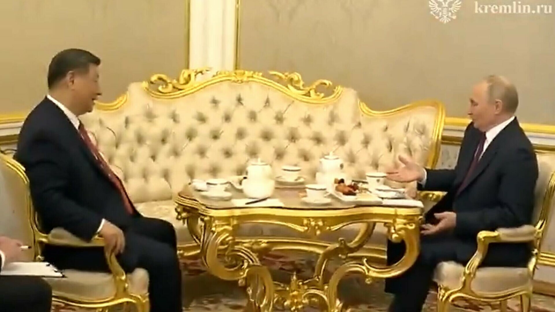 Vladimir Putin și Xi Jinping se invită unul pe altul să bea ceai, dar niciunul nu are curajul s-o facă | VIDEO