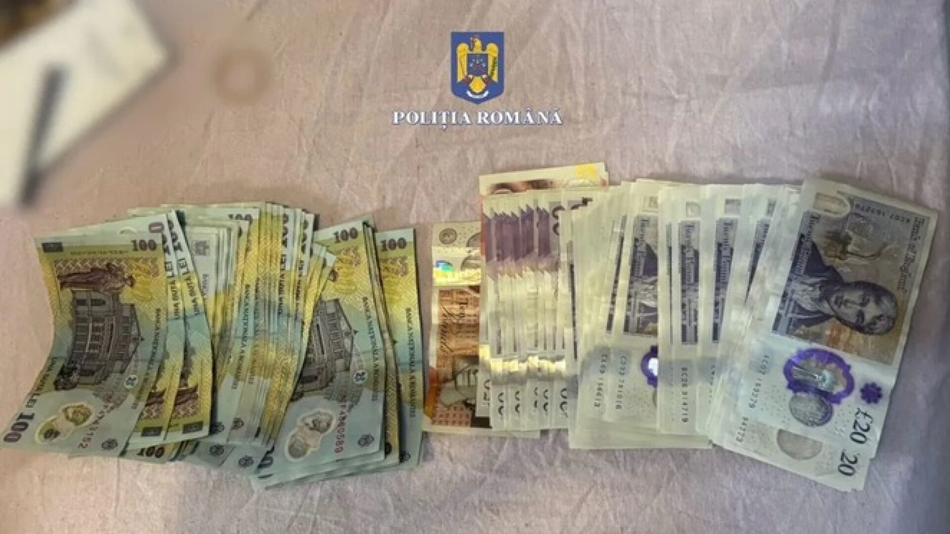 O tânără din Bacău i-a dat 160.000 de euro unei femei „cu puteri tămăduitoare” să o ajute cu o problemă sensibilă. Ce a urmat