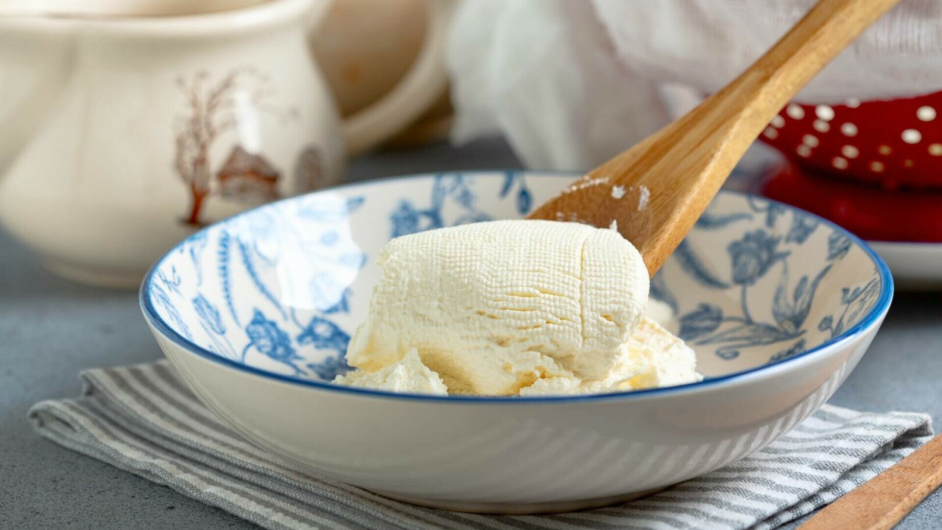 Brânză dulce făcută în casă – rețetă. Cum se face brânza de vaci acasă, pas cu pas, cu puține ingrediente