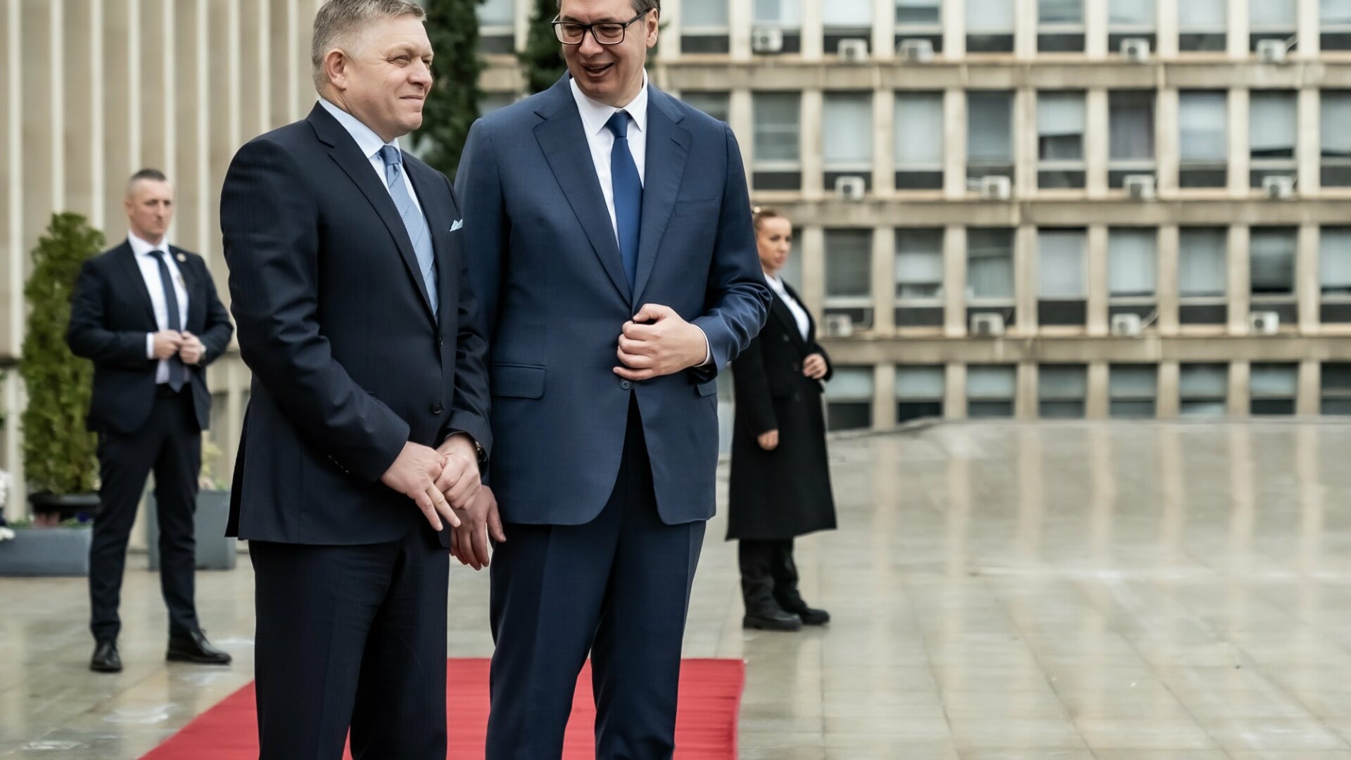 Vucic şi Fico au fost catalogați drept eroi pentru că au participat la Moscova la parada lui Putin de Ziua Victoriei
