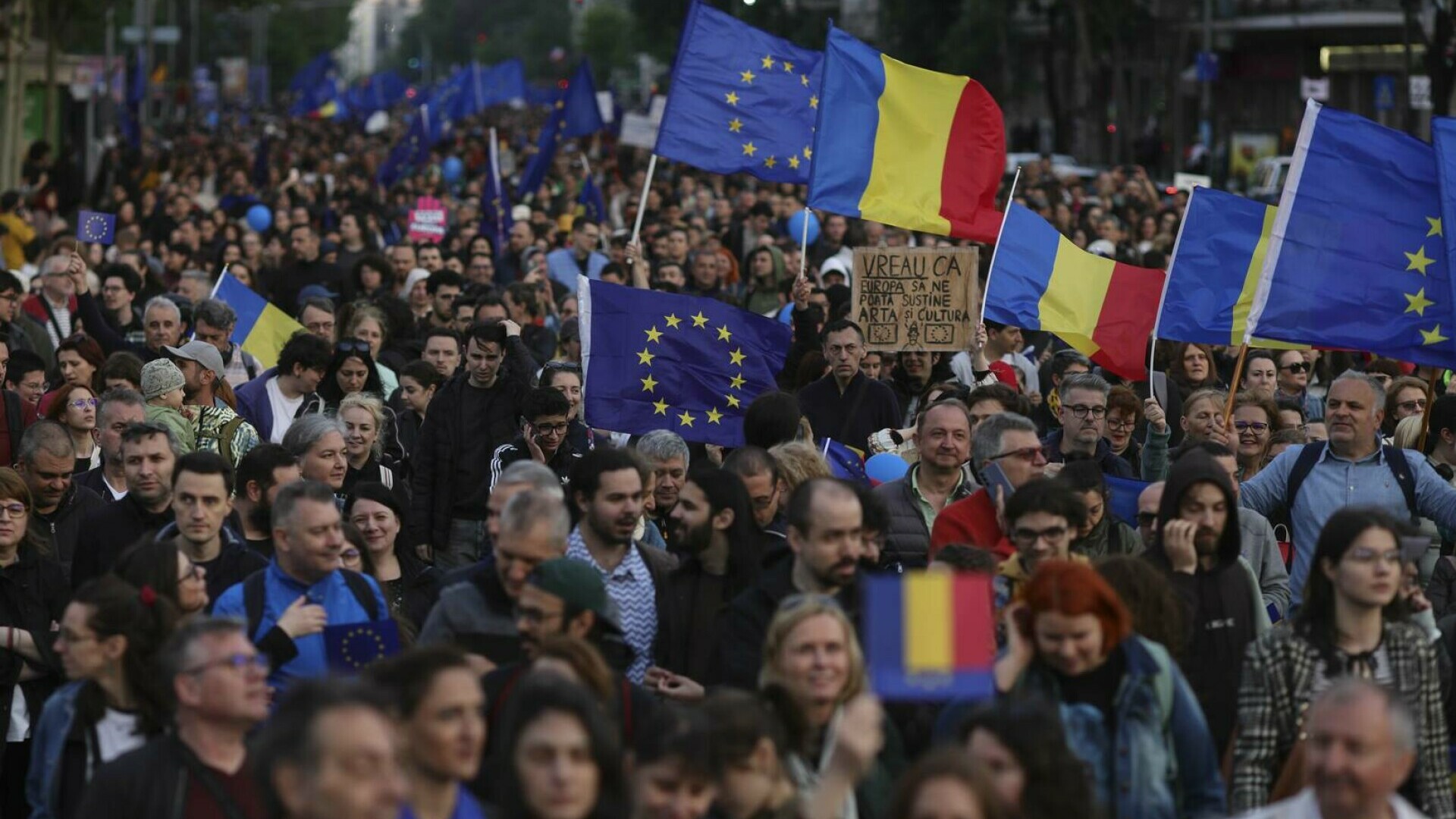 Nicușor Dan şi-a invitat susținătorii în Piața Victoriei. Organizatorul a precizat că mitingul este despre direcția țării