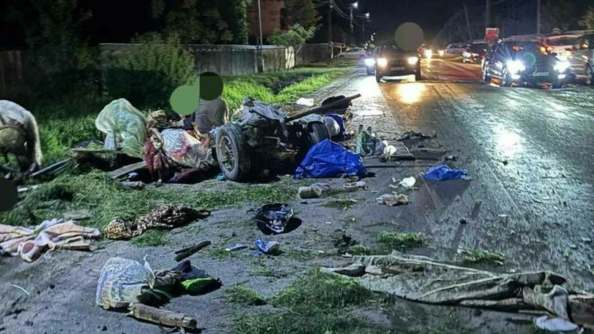 Accident rutier grav în județul Neamț. 10 persoane rănite, după ce căruţa în care erau a fost lovită. Șoferul, băut, a fugit