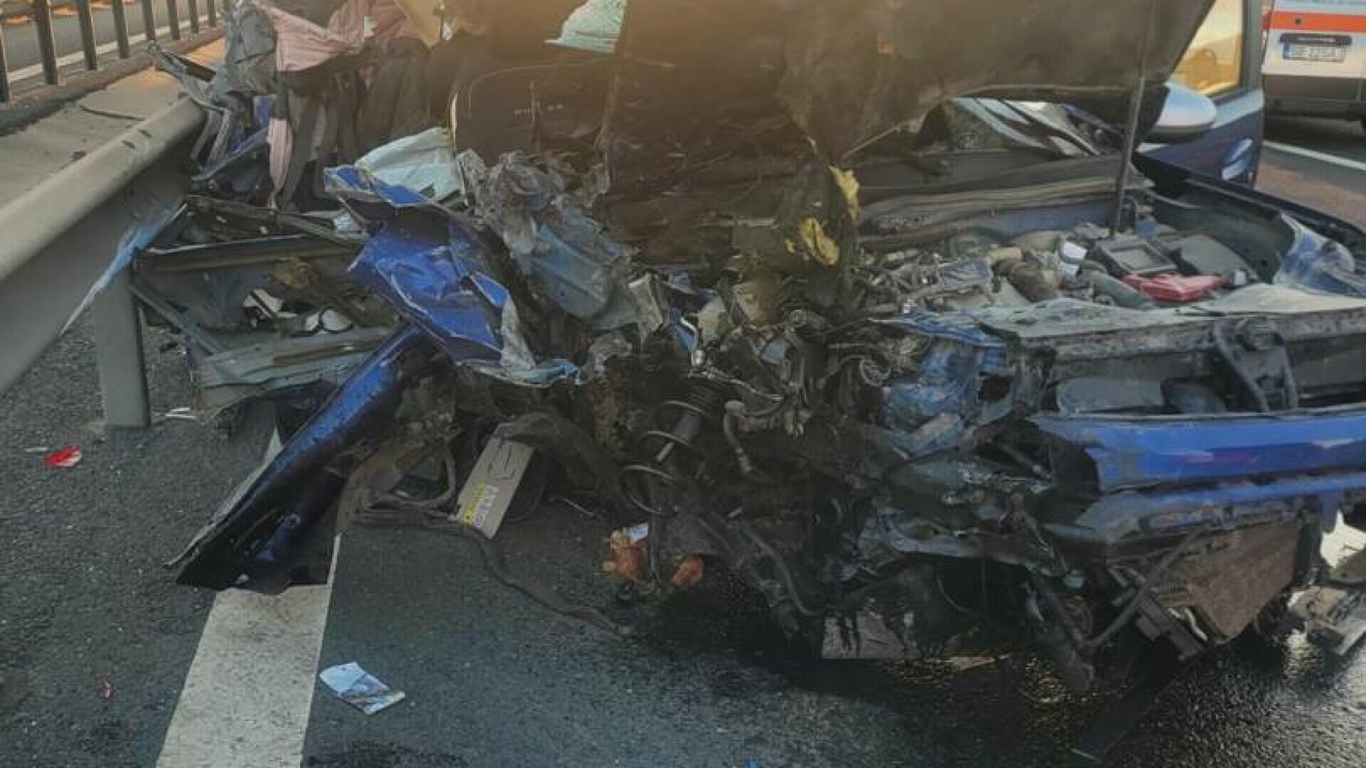 O femeie a murit și alte două persoane au fost rănite într-un accident pe A1. Printre victime se numără un copil de un an