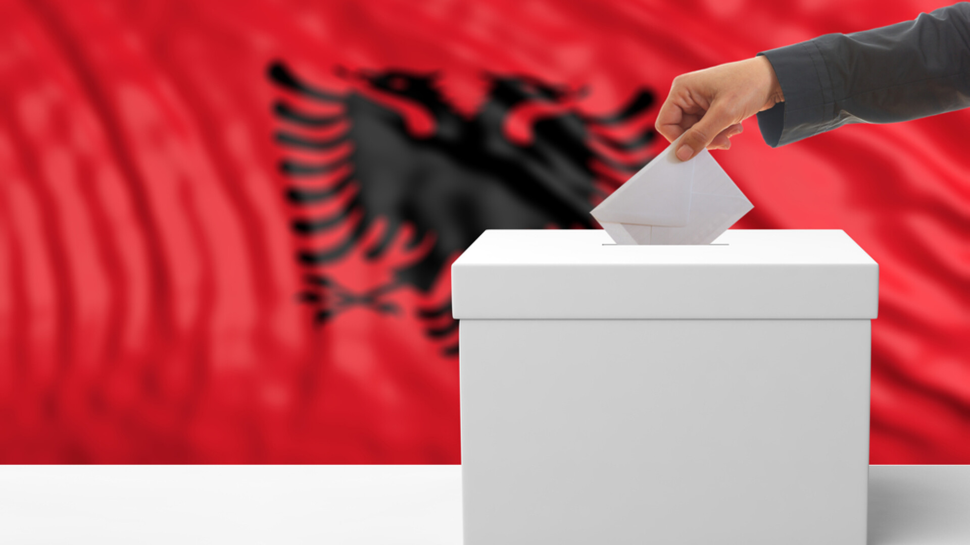 Albanezii votează duminică în alegerile legislative, considerate un test pe drumul spre aderarea la UE