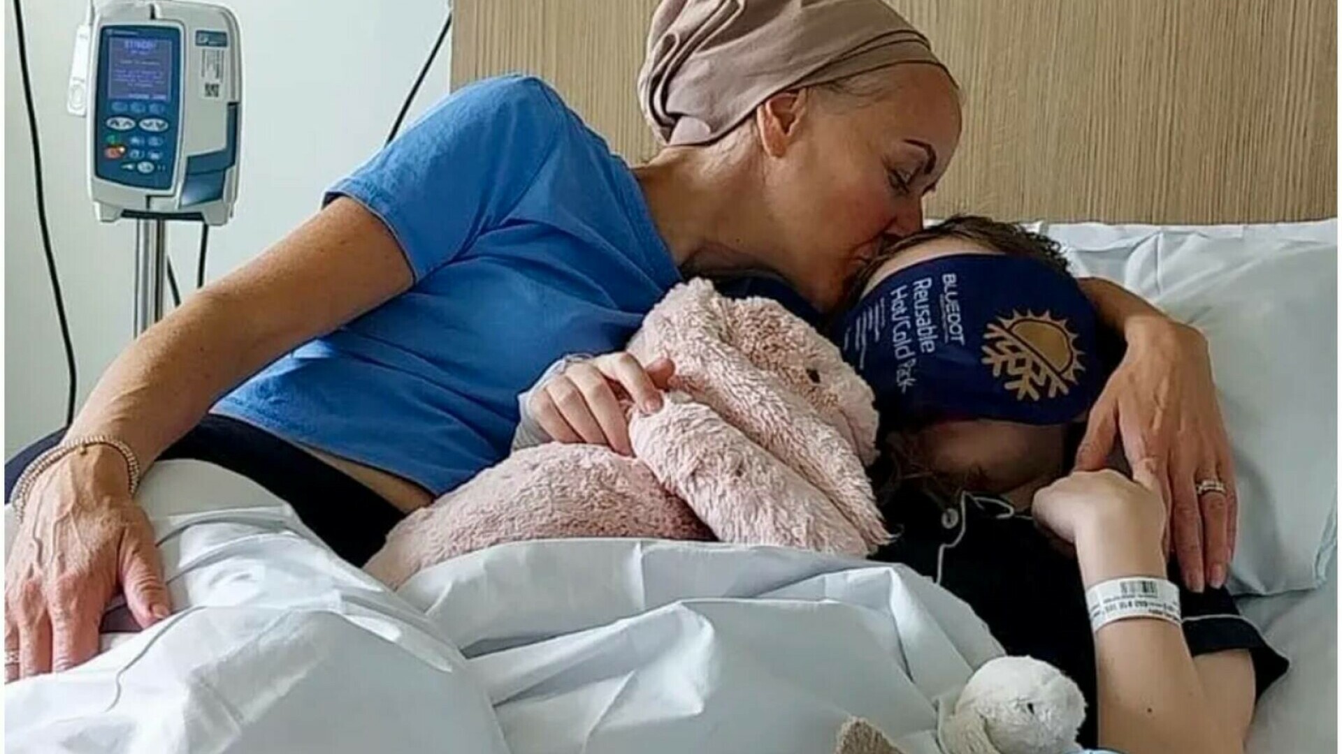 O mamă și fiica ei au fost diagnosticate cu cancer la doar câteva luni distanță: „O legătură pe care nu o dorește nimeni”