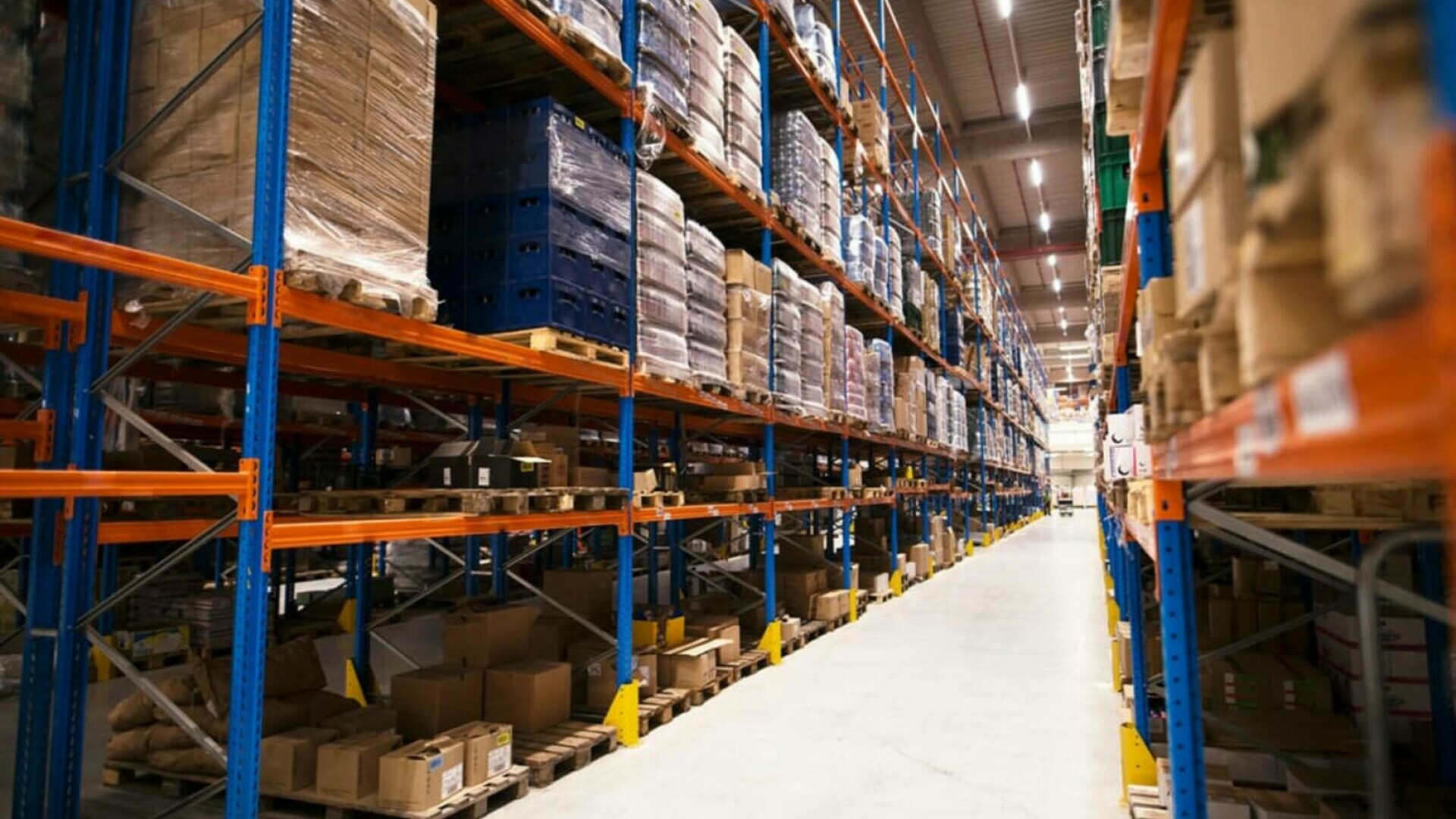 (P) Tot mai multe magazine online din România externalizează logistica. Fulfillment-ul, soluția preferată în e-commerce