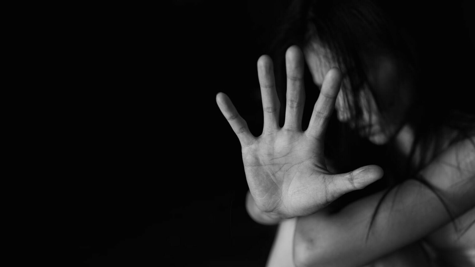 „Am fost drogată și violată de soțul meu ani la rând”. Dezvăluirile unei femei care a aflat adevărul năucitor de la partener