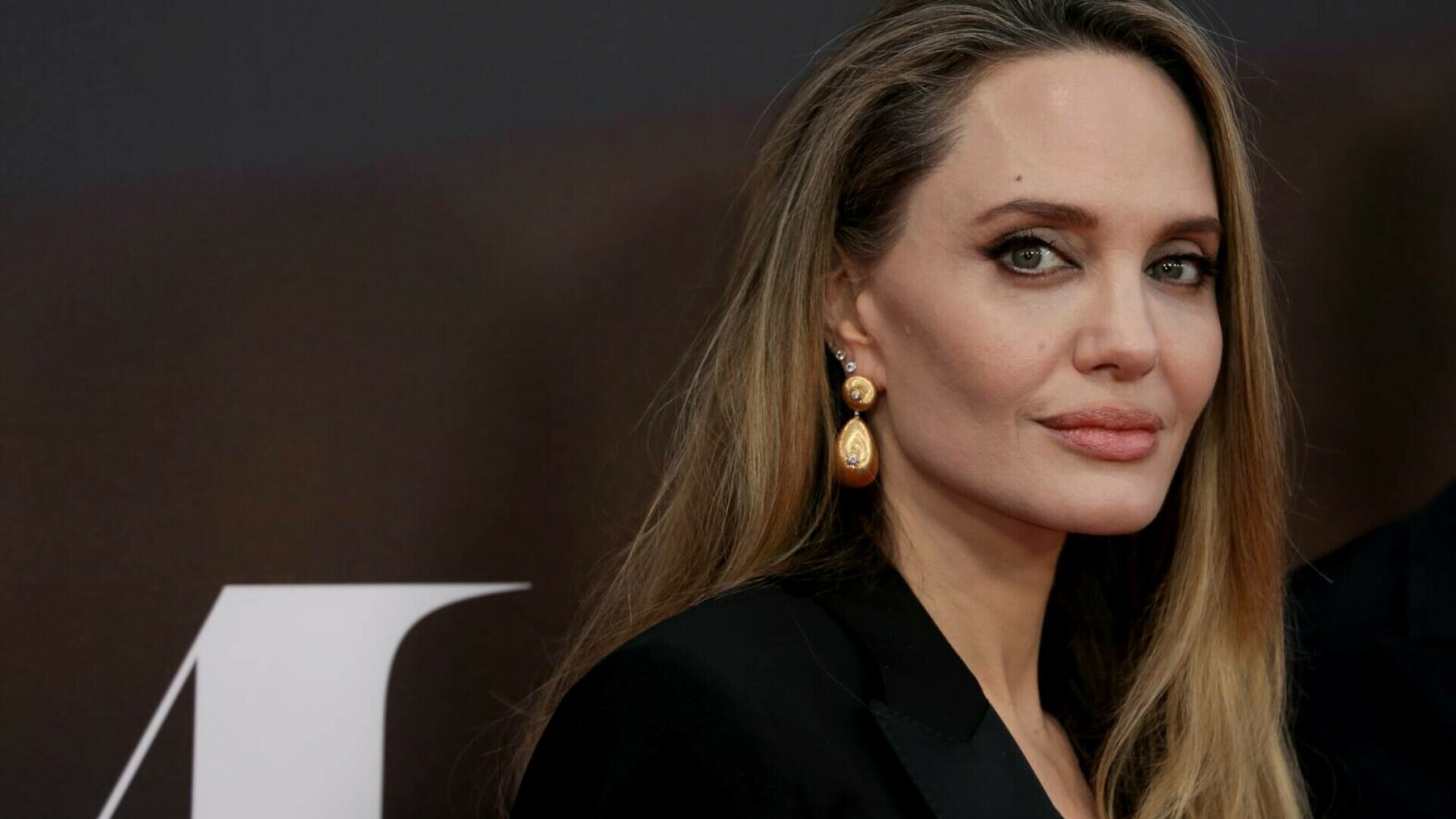 Filmul „Maria” este disponibil online pe VOYO. Angelina Jolie, în ultimele zile din viața Mariei Callas