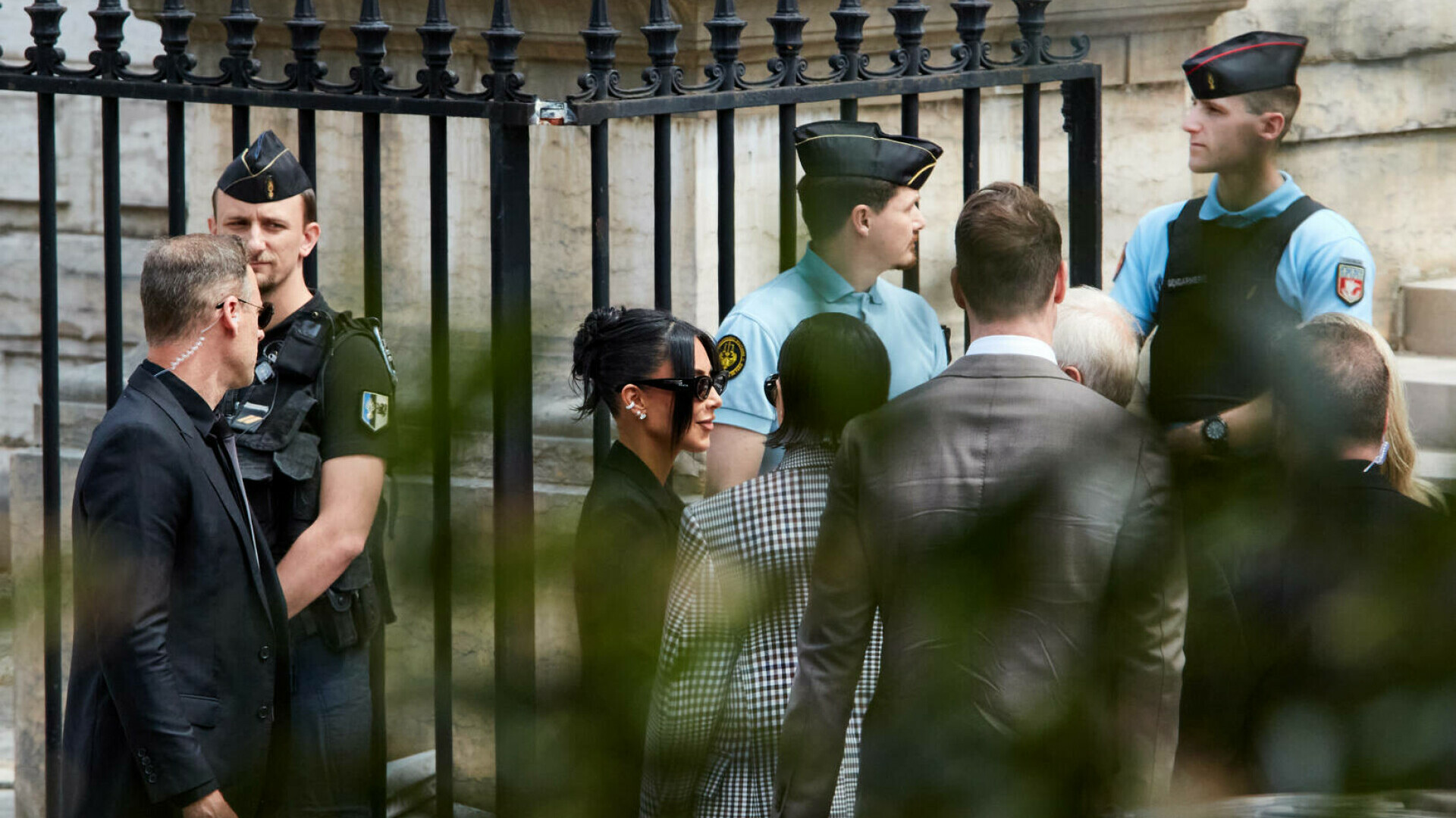 Kim Kardashian, în lacrimi la tribunal, la procesul jafului armat din Paris. „Am crezut că o să mor”