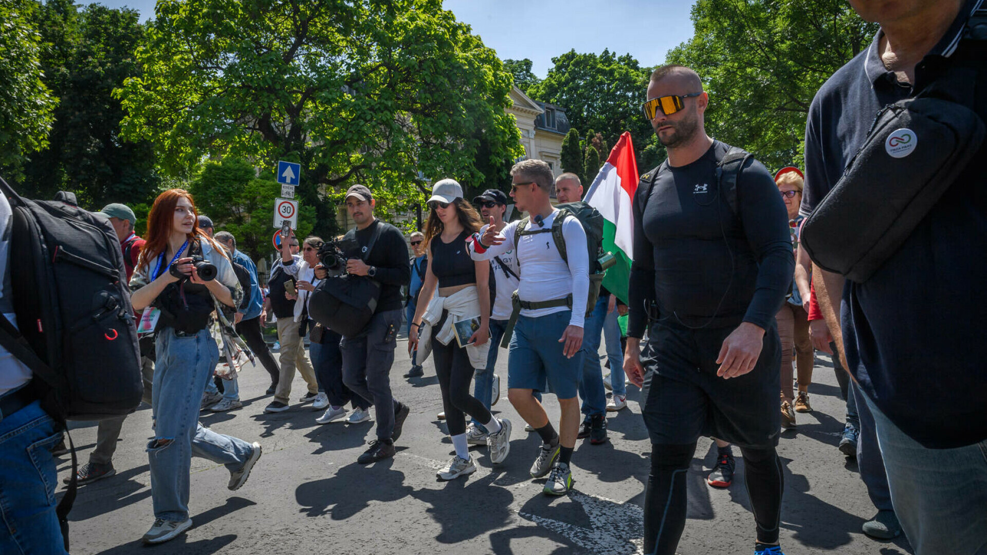 AFP: Liderul opoziției ungare, în marș spre România, în semn de protest după ce Orban a spus că îl susține pe Simion