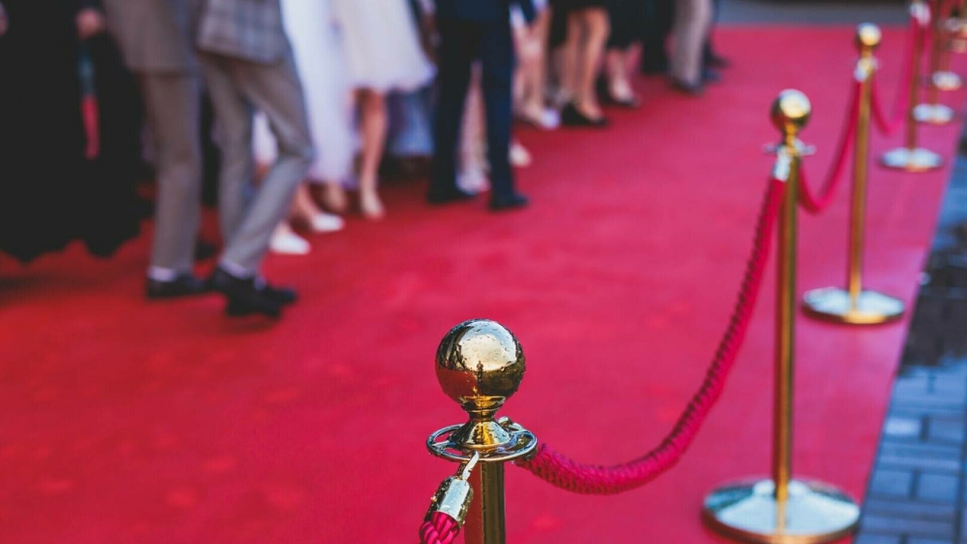 Unui actor francez i-a fost refuzat accesul pe covorul roșu de la Cannes. De ce este acuzat
