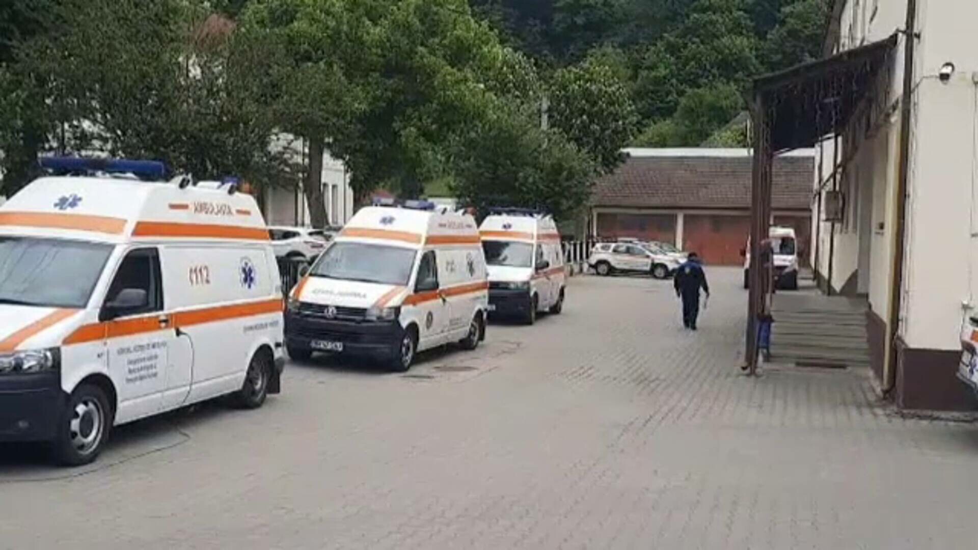 Șașe persoane au nevoie de îngrijiri medicale, după incendiul care a izbucnit într-un bloc din Ploiești. VIDEO