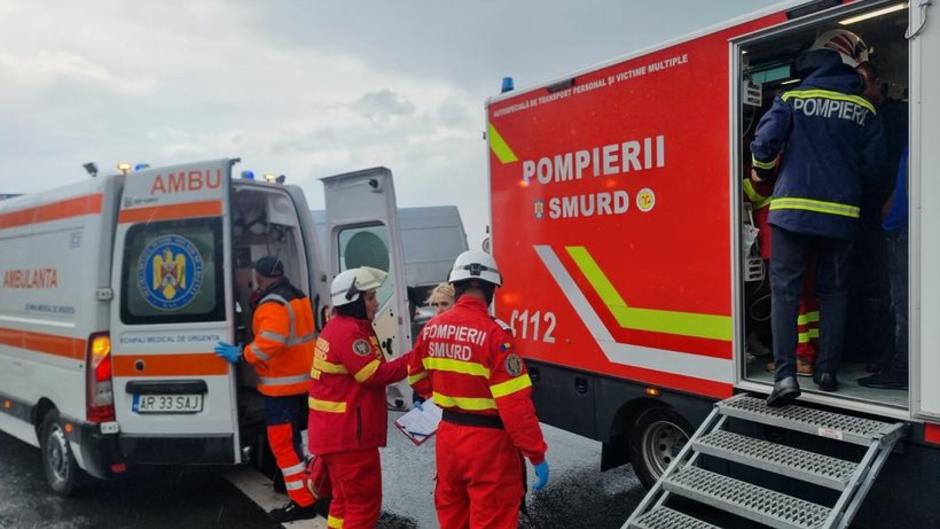 Planul Roșu, activat pe A1. Două microbuze s-au ciocnit în Arad, cel puțin 11 persoane rănite