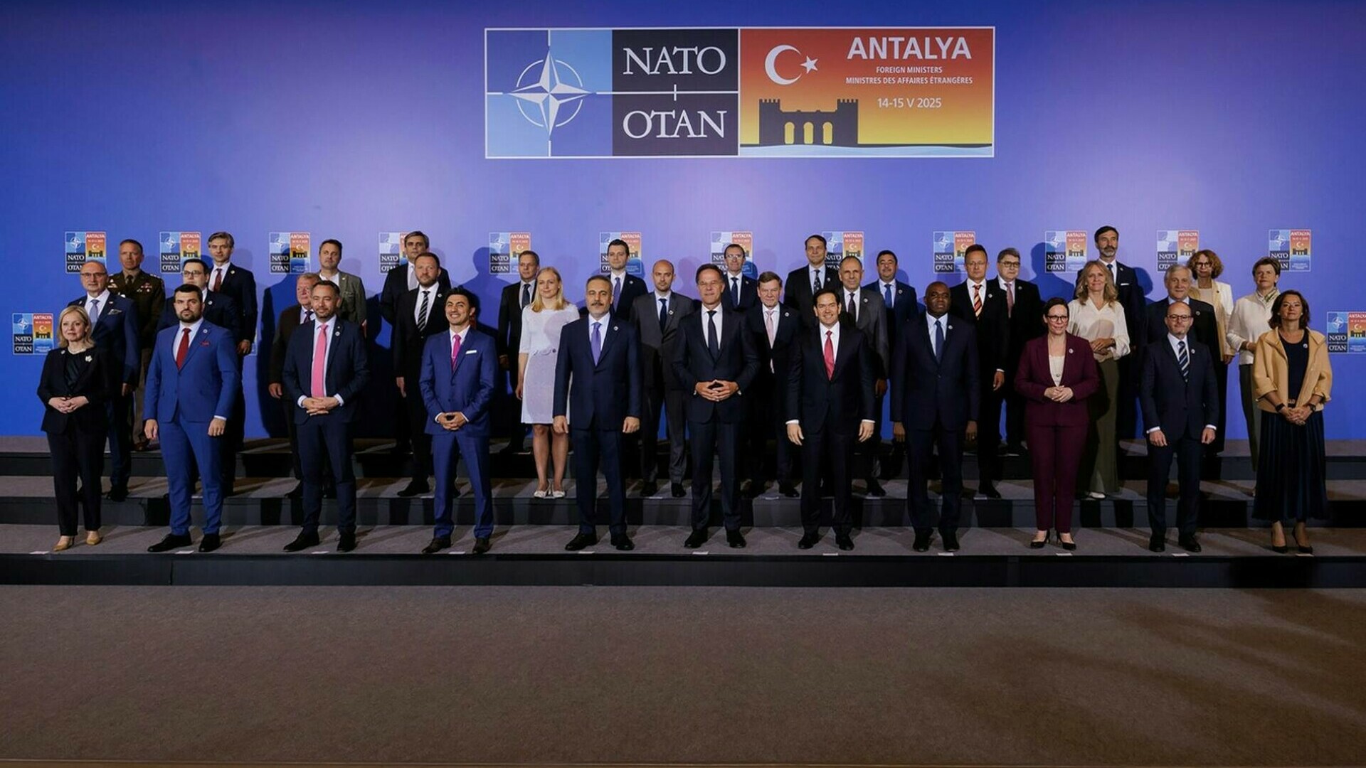 Contre între miniştrii de externe ai Ungariei şi Poloniei la reuniunea NATO din Turcia